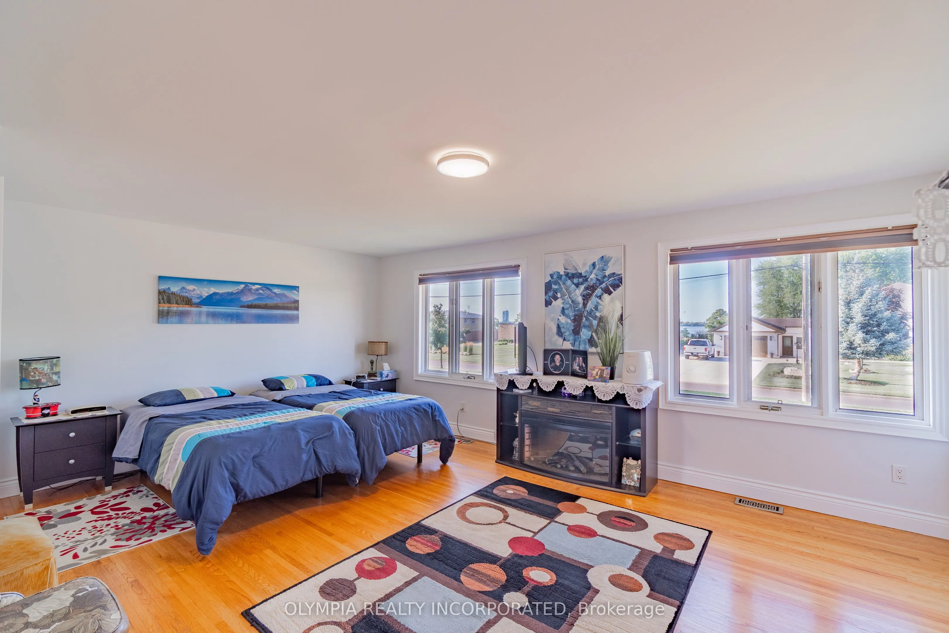 8133 Sarah Street