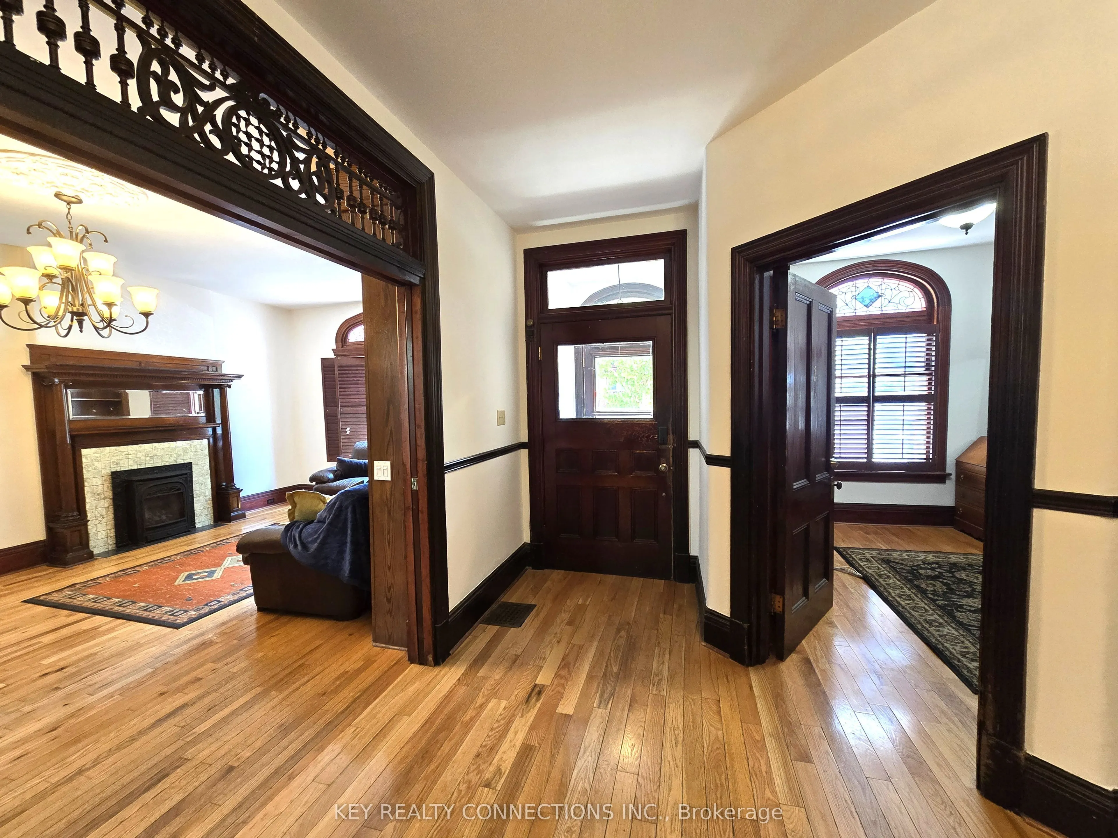 208 King Street E