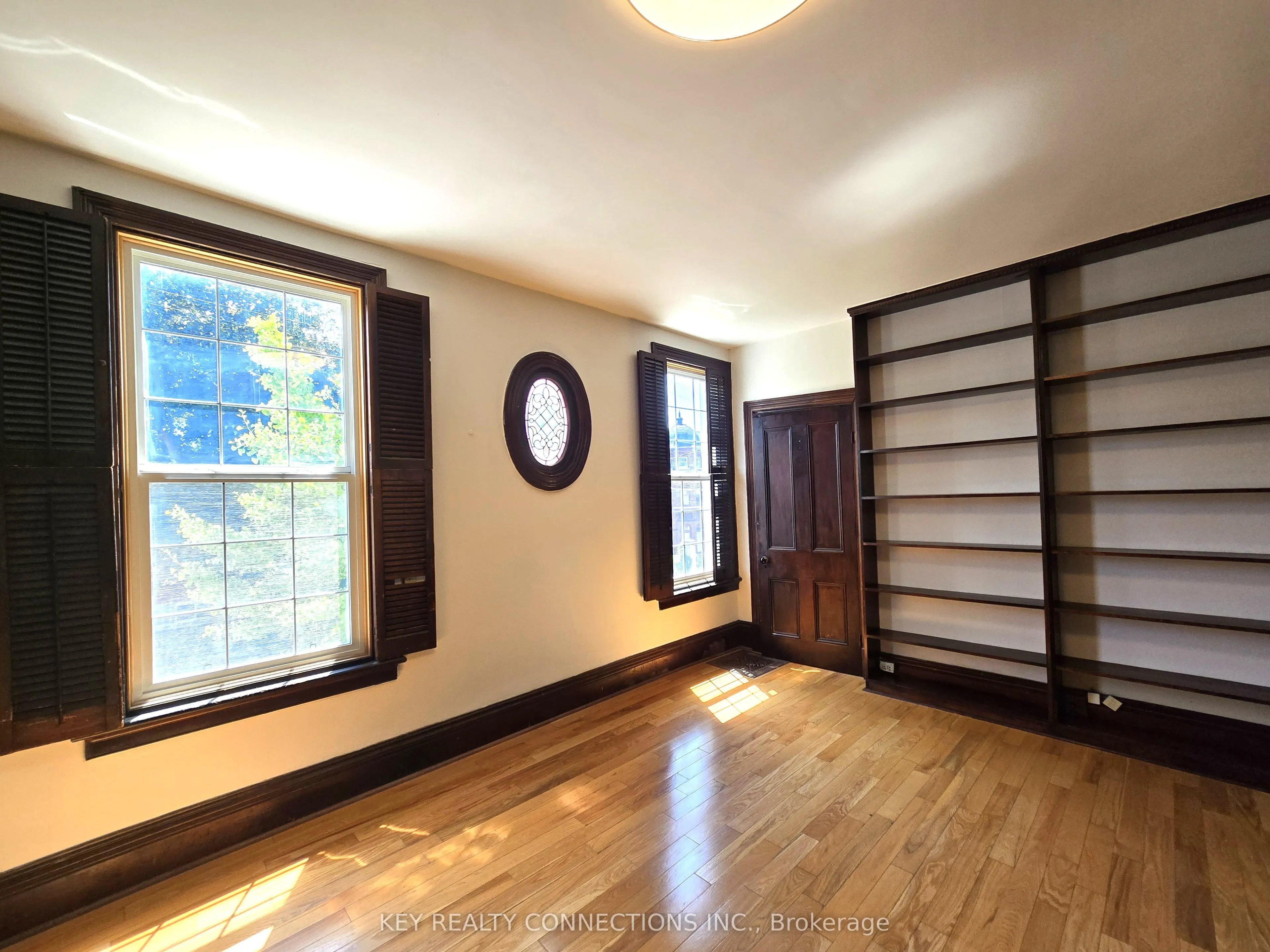 208 King Street E