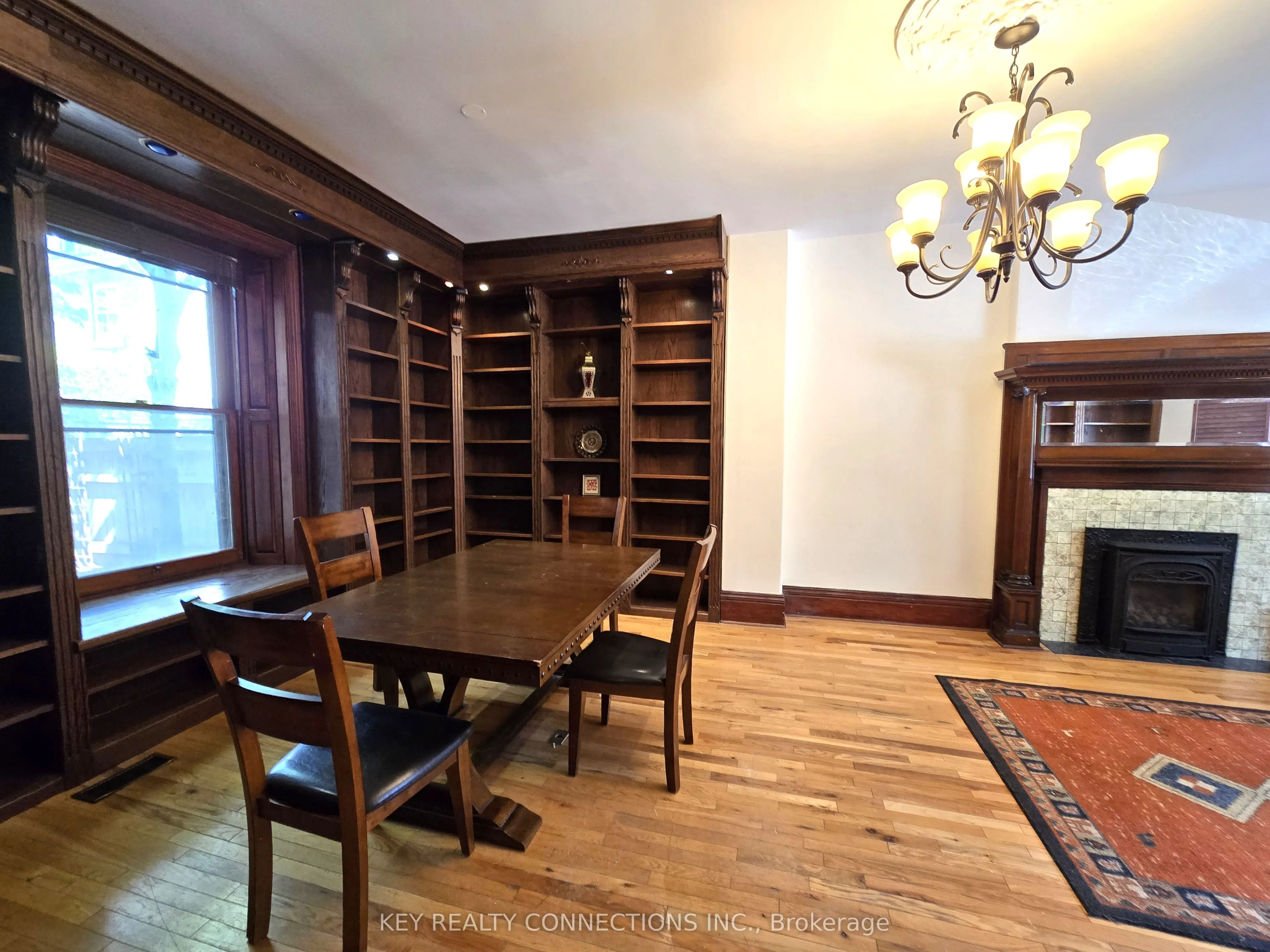 208 King Street E