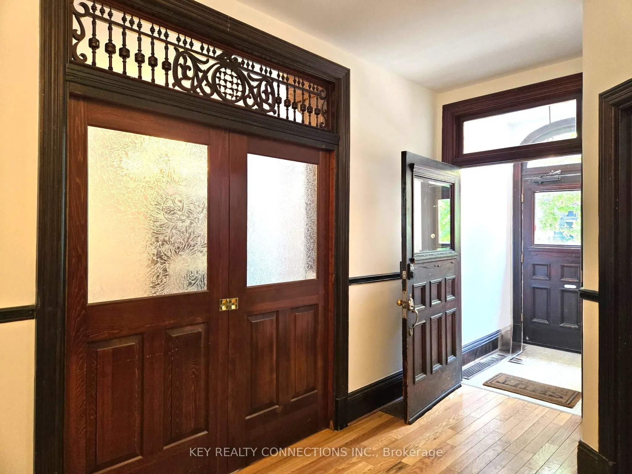 208 King Street E