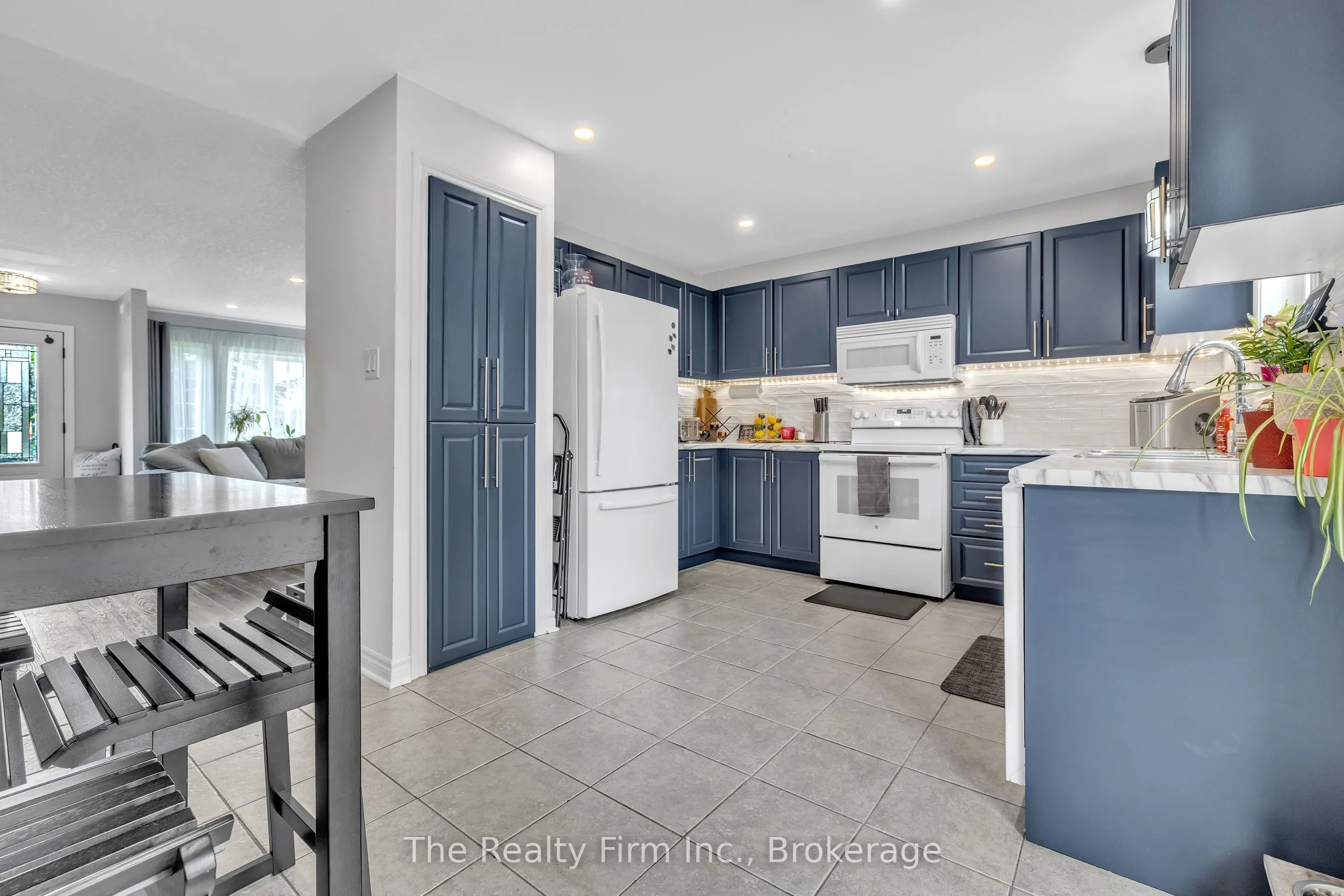 4 Tompkins Court