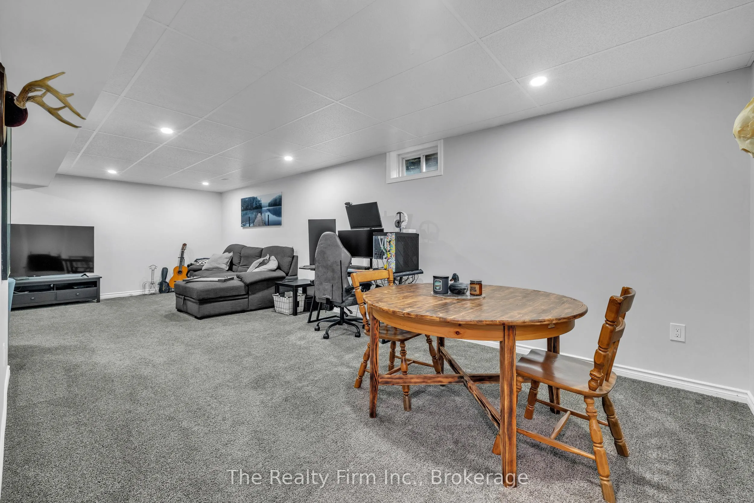 4 Tompkins Court