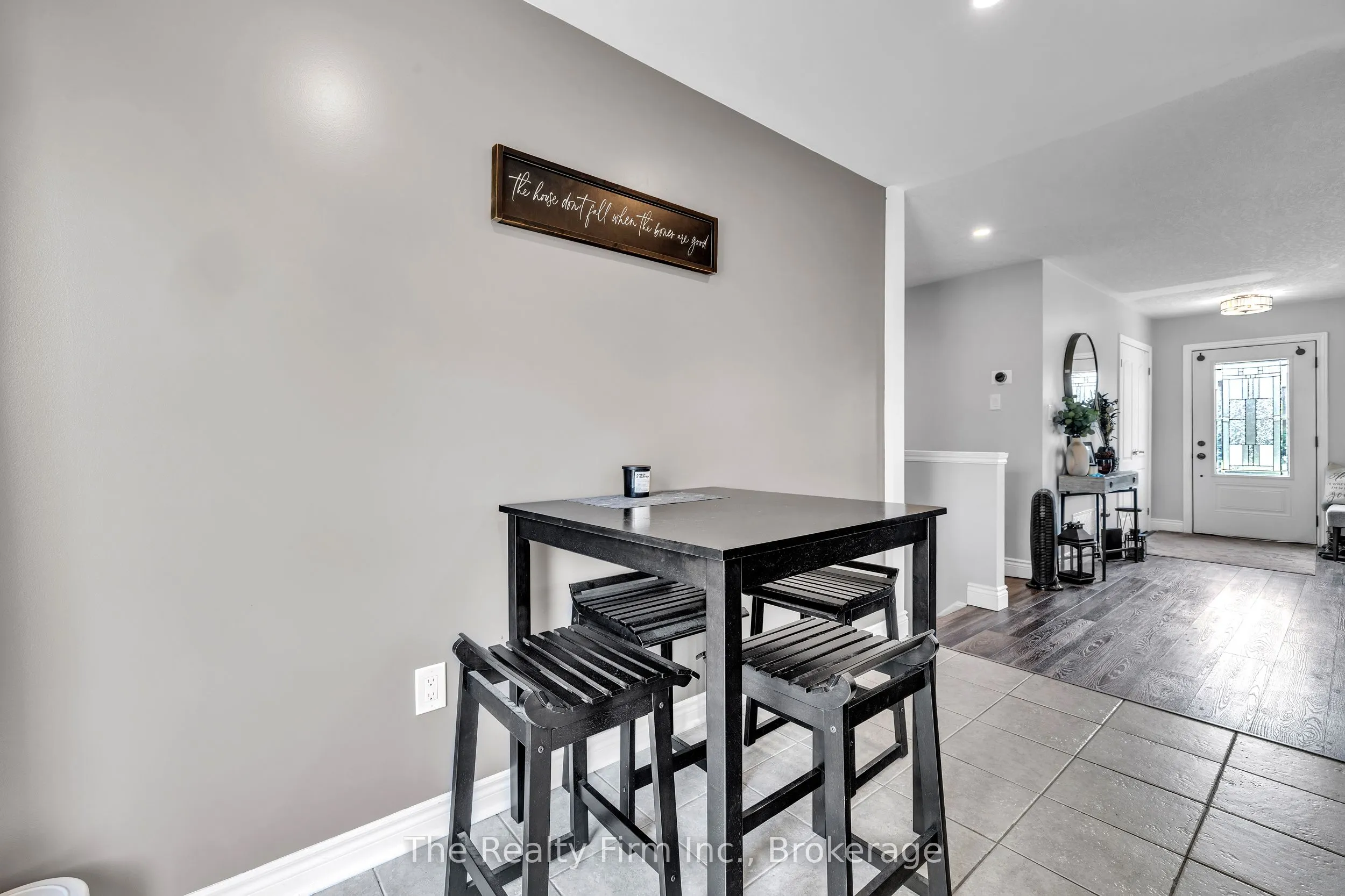 4 Tompkins Court