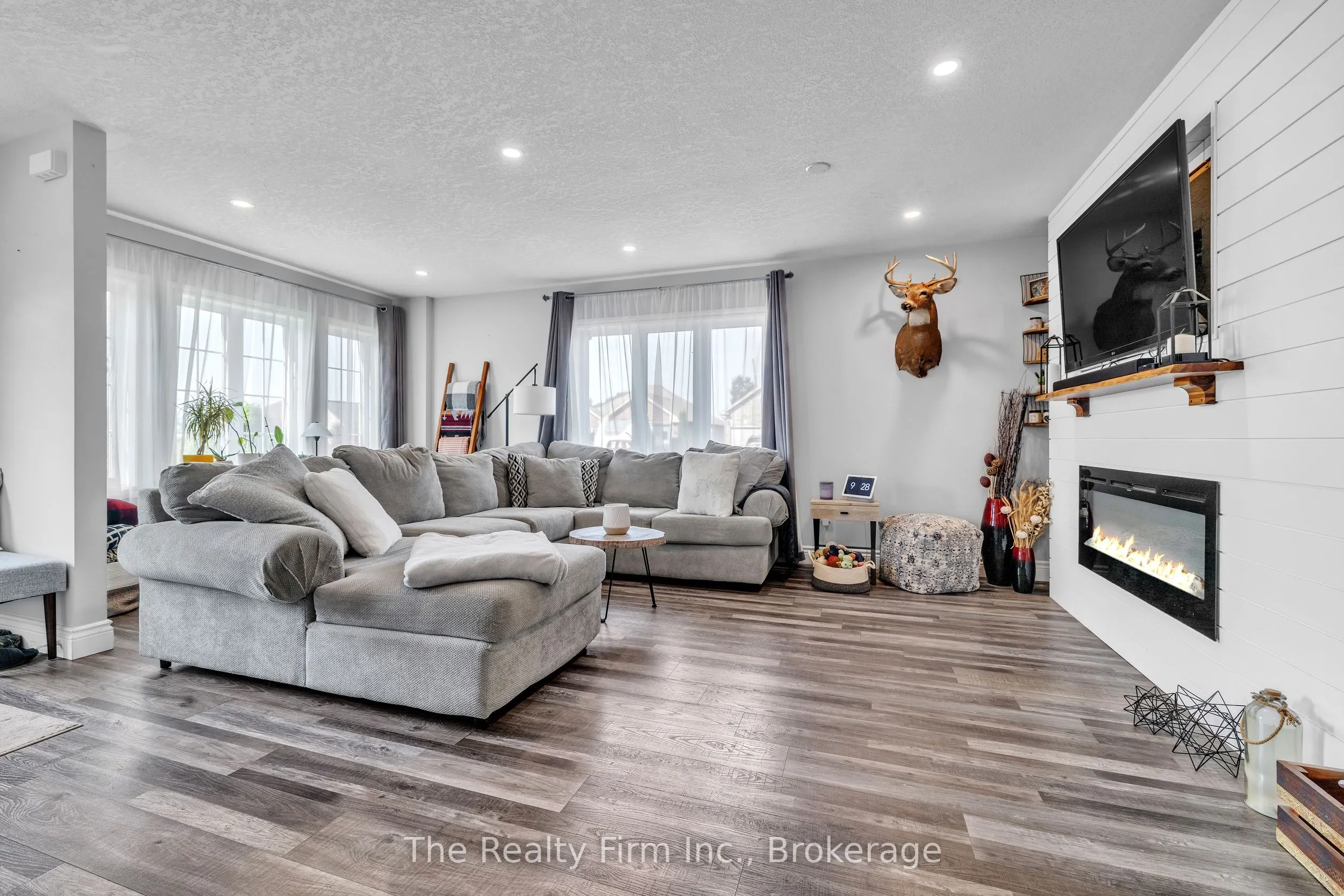 4 Tompkins Court