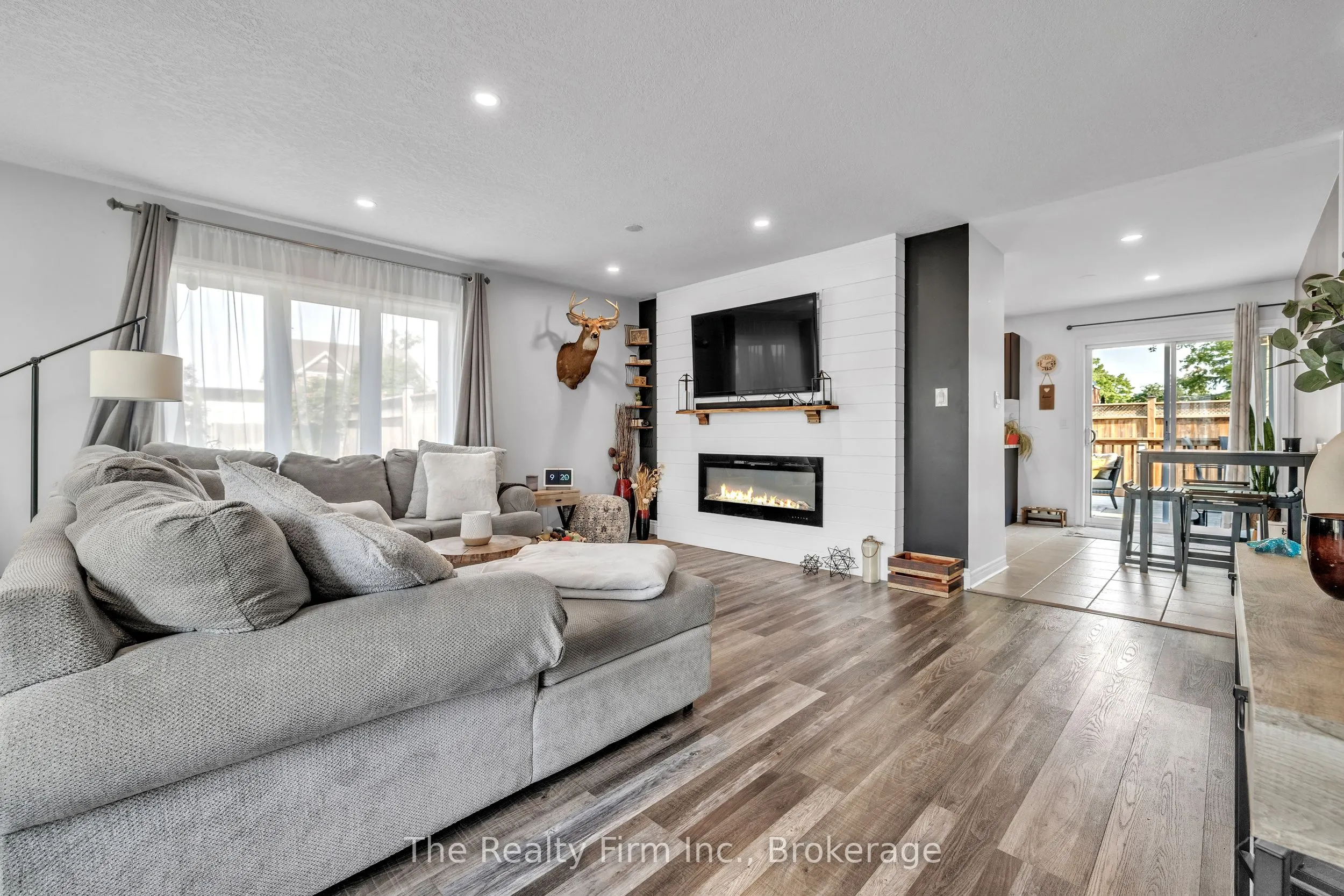 4 Tompkins Court