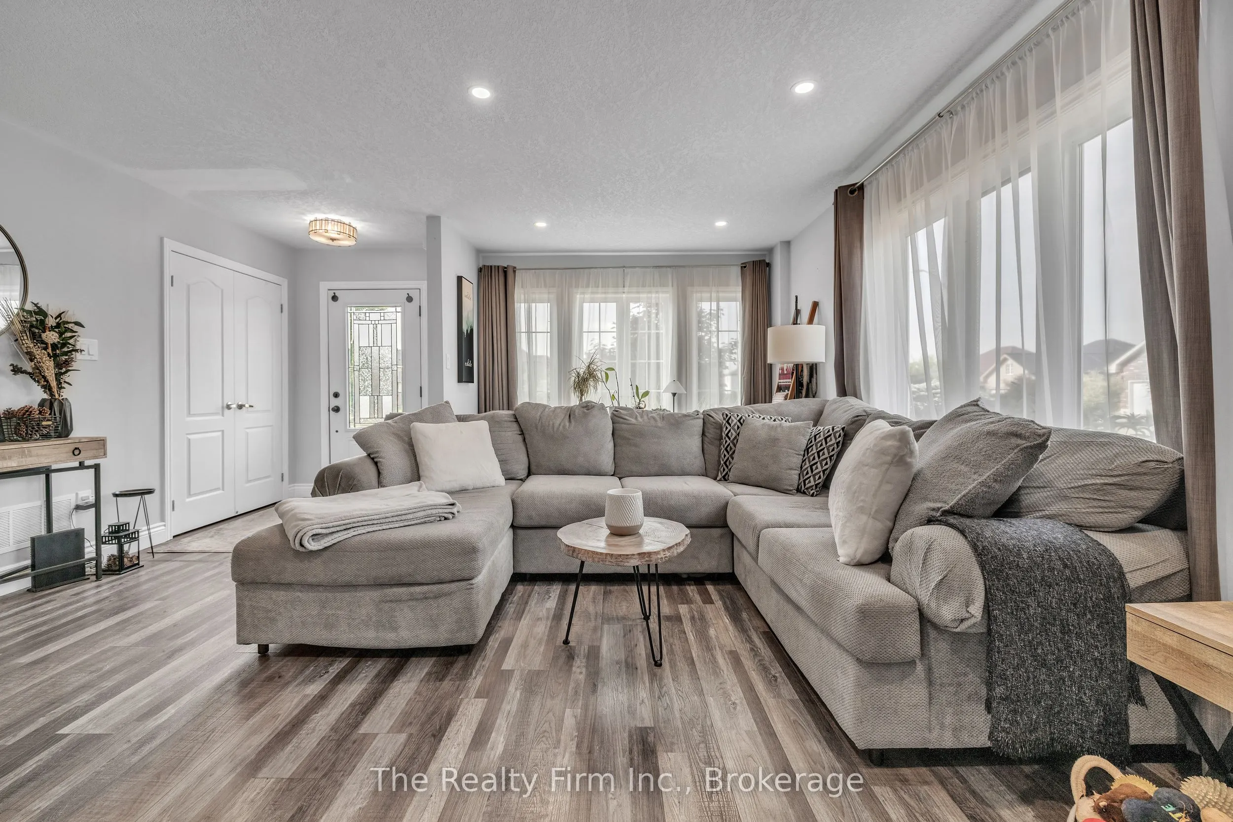 4 Tompkins Court