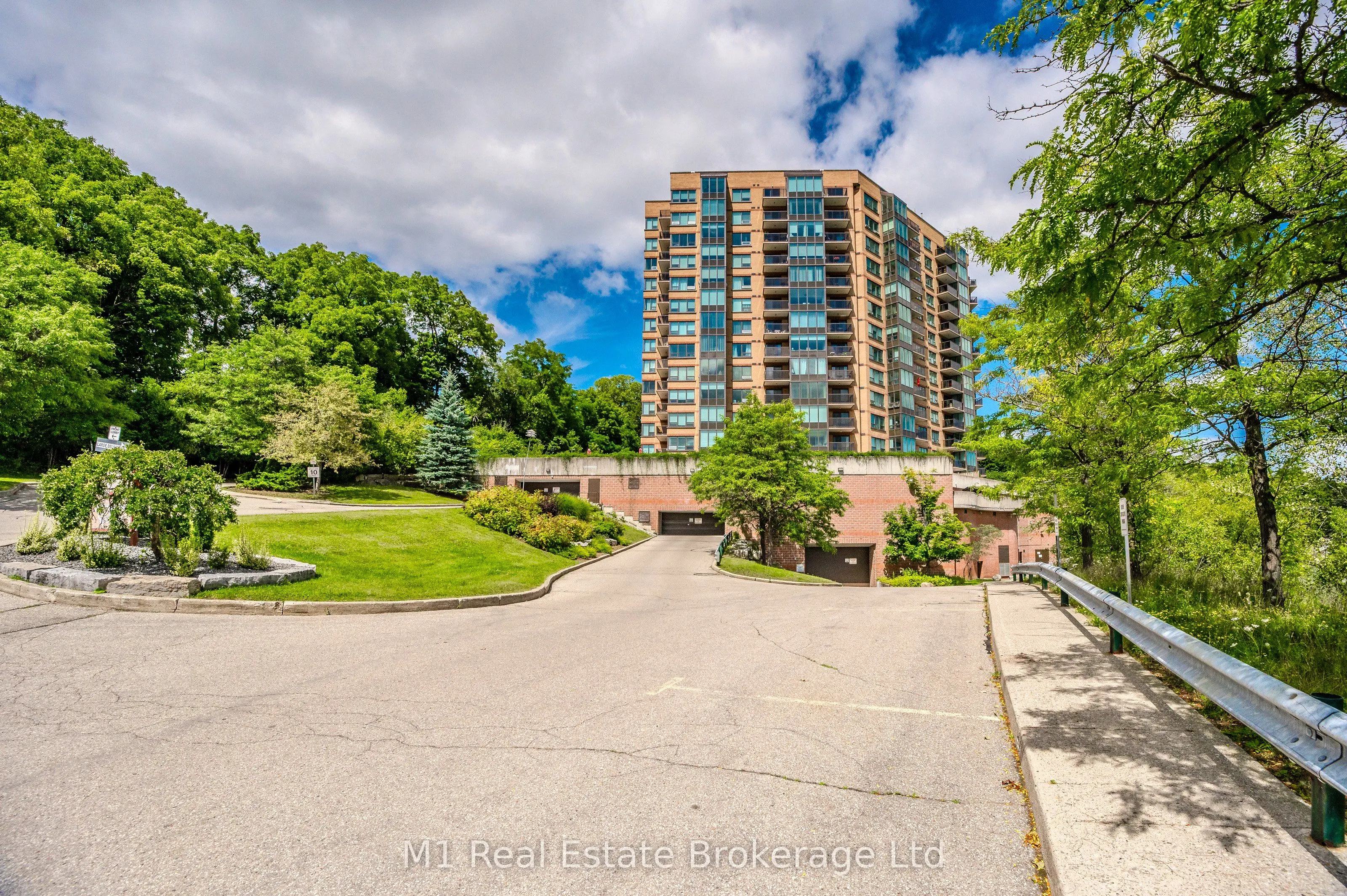 237 King Street W, #506