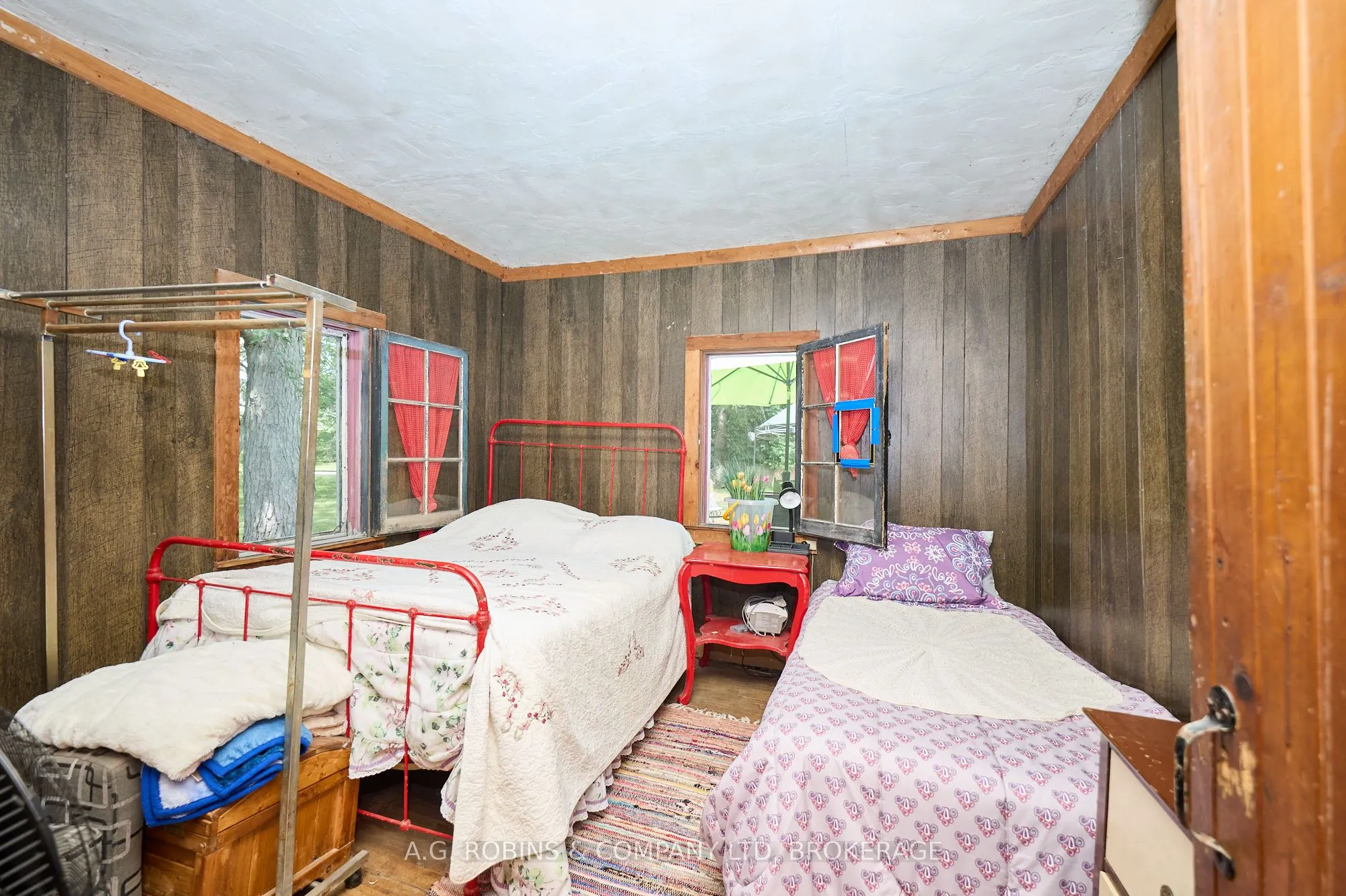 10598 Woodland Drive