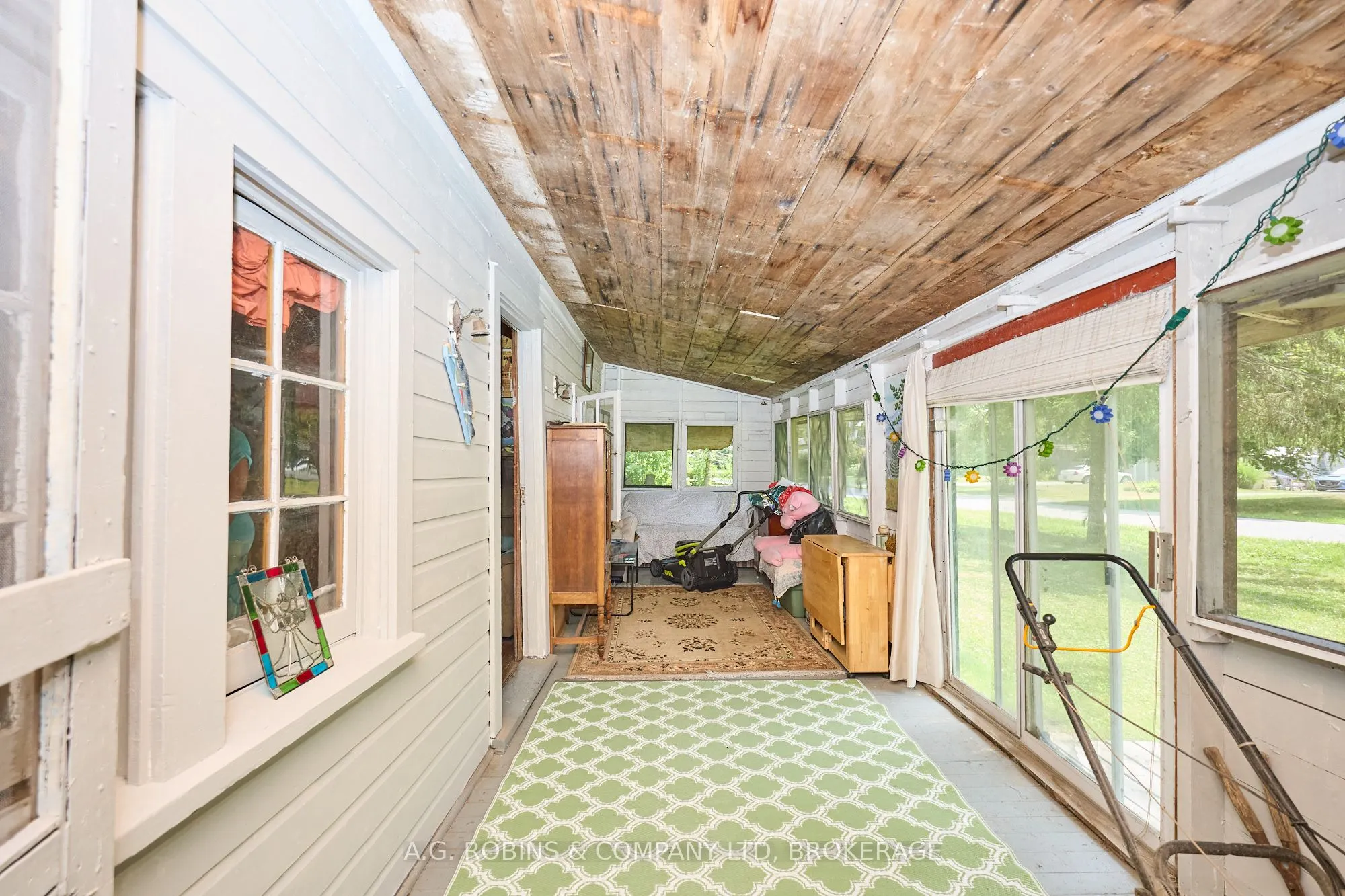 10598 Woodland Drive