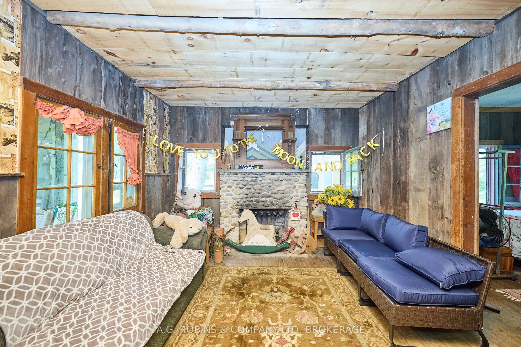 10598 Woodland Drive