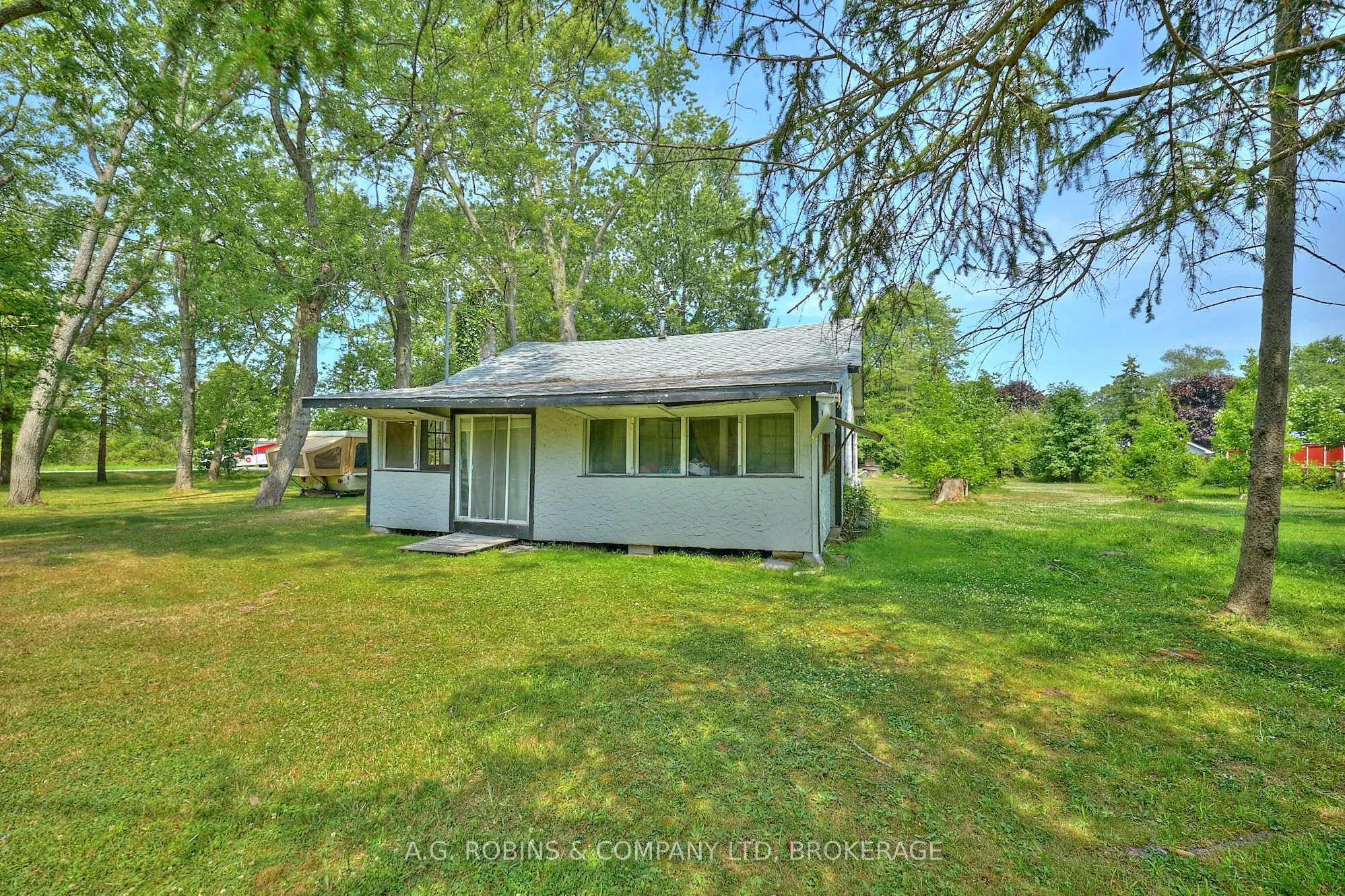 10598 Woodland Drive