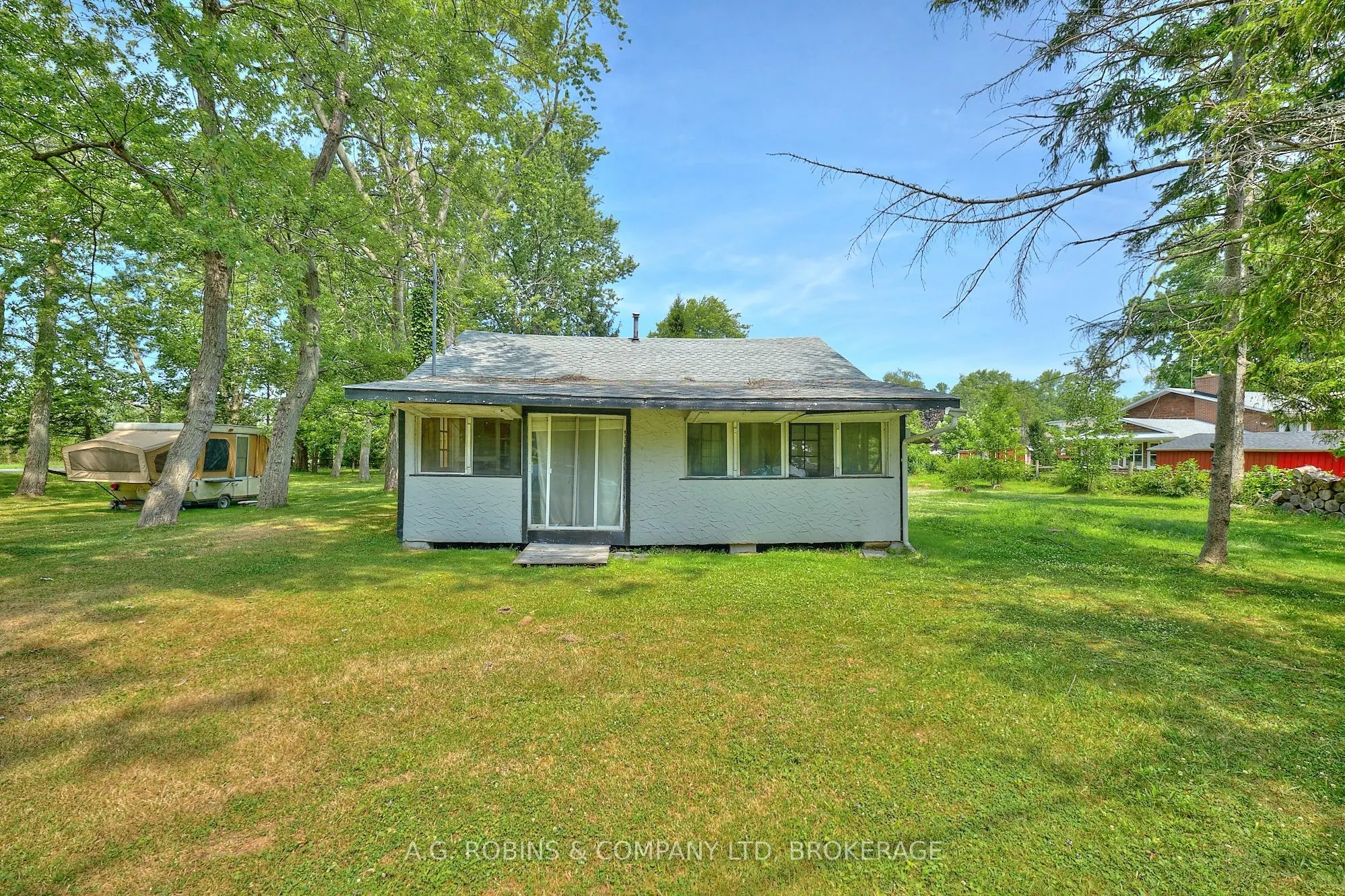 10598 Woodland Drive