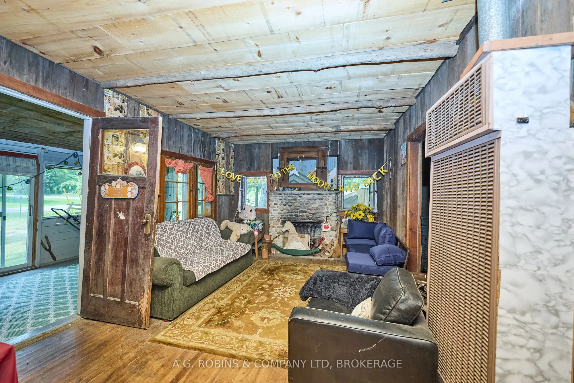10598 Woodland Drive