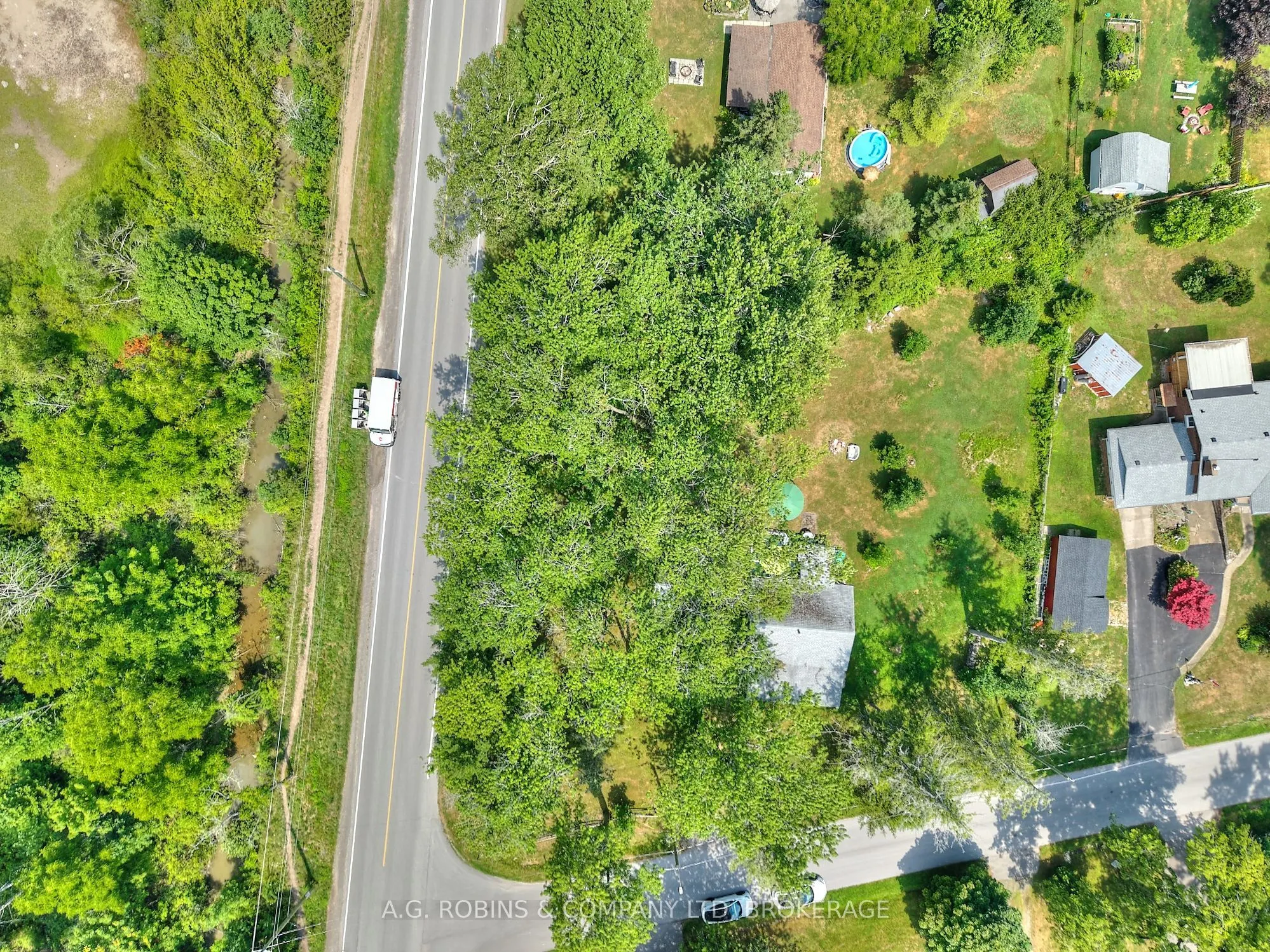 10598 Woodland Drive