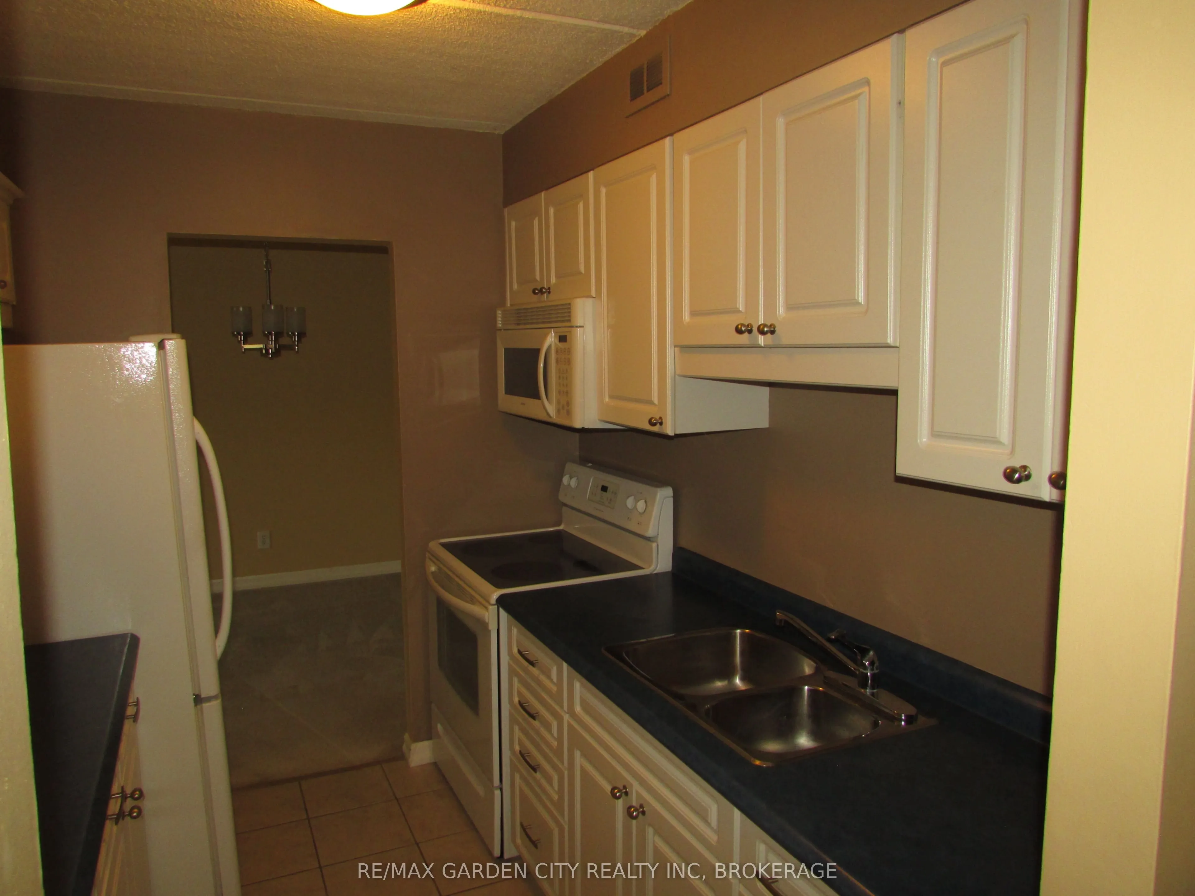 198 Scott Street S, #215