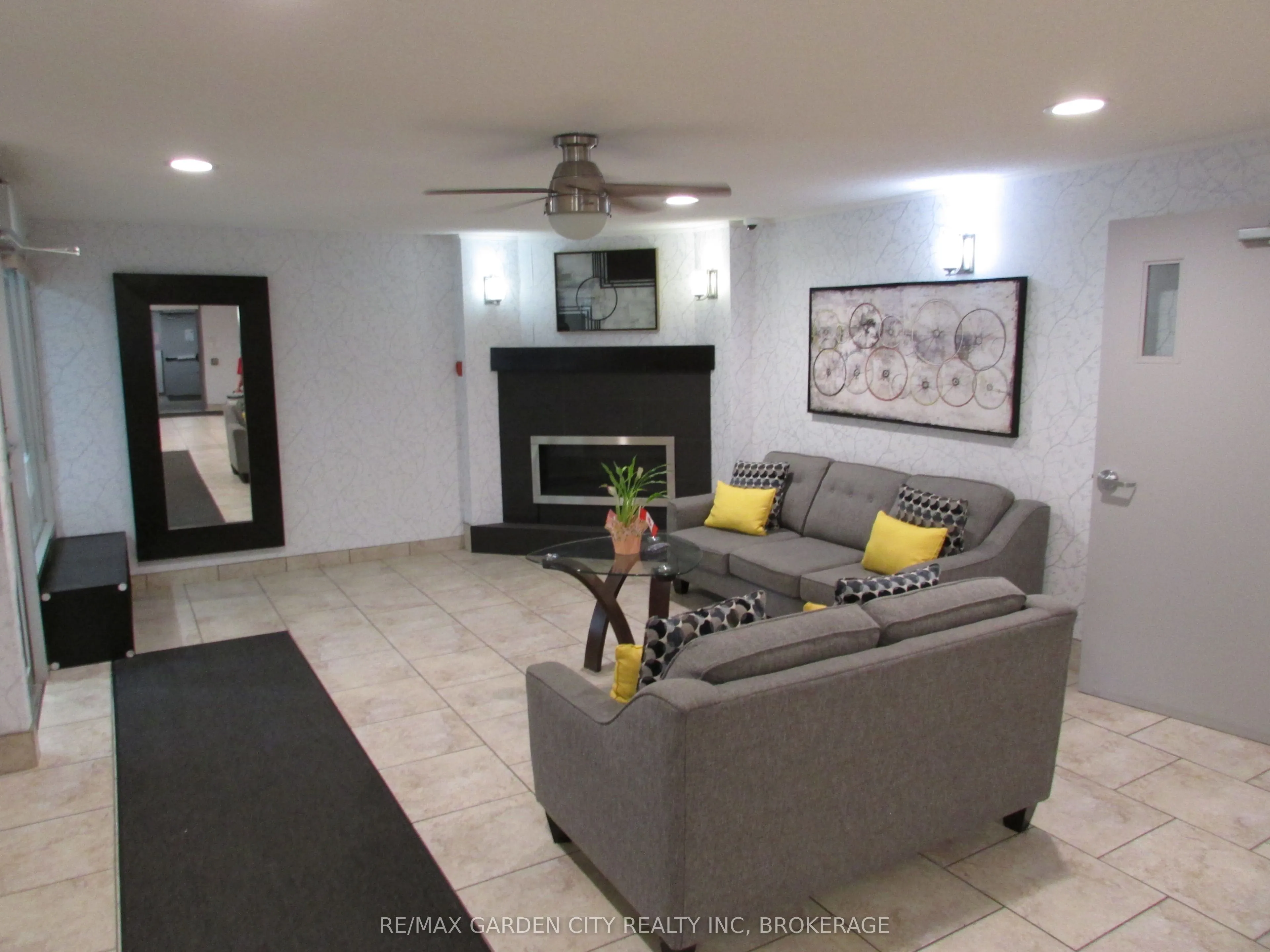 198 Scott Street S, #215