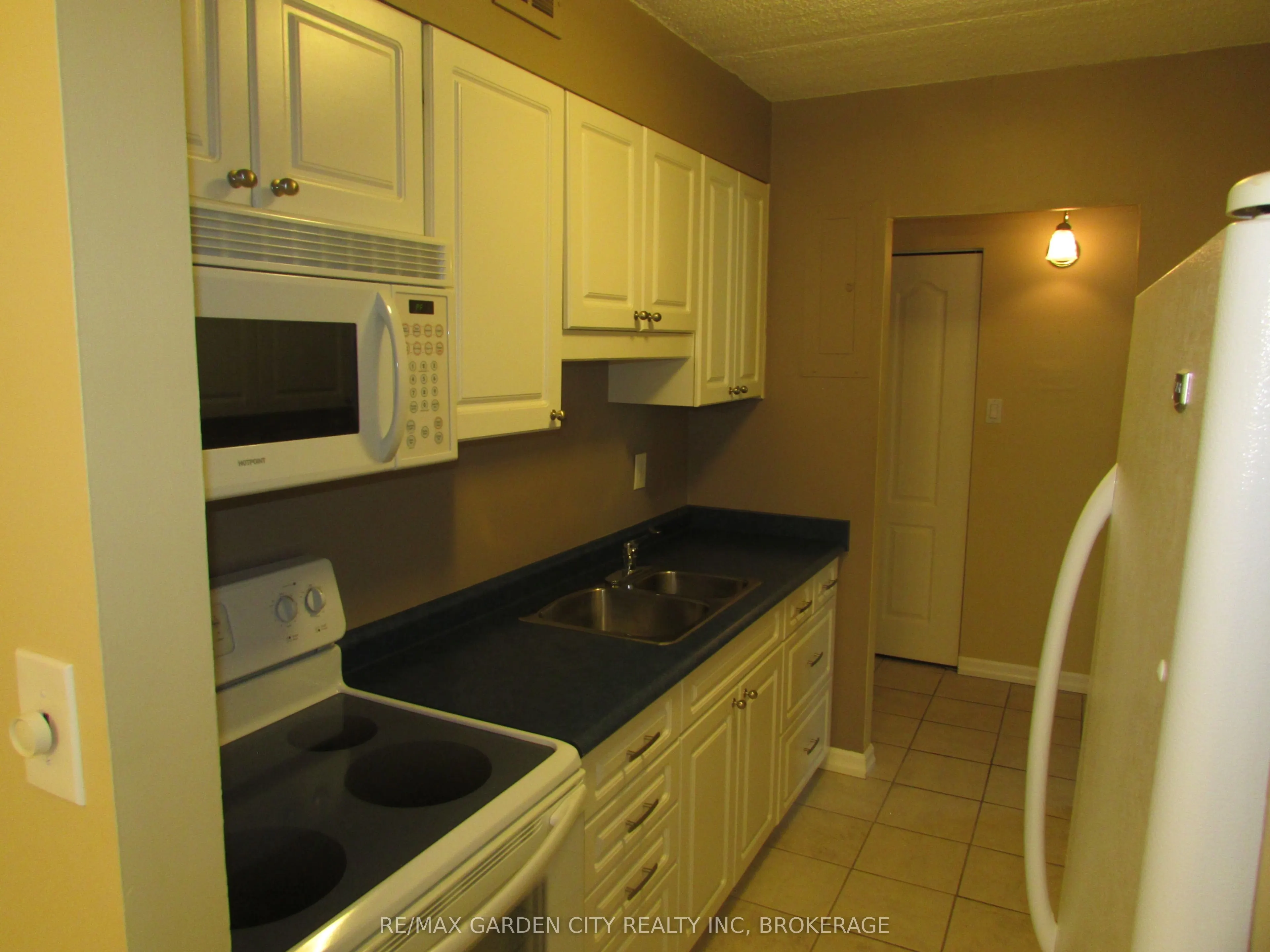 198 Scott Street S, #215