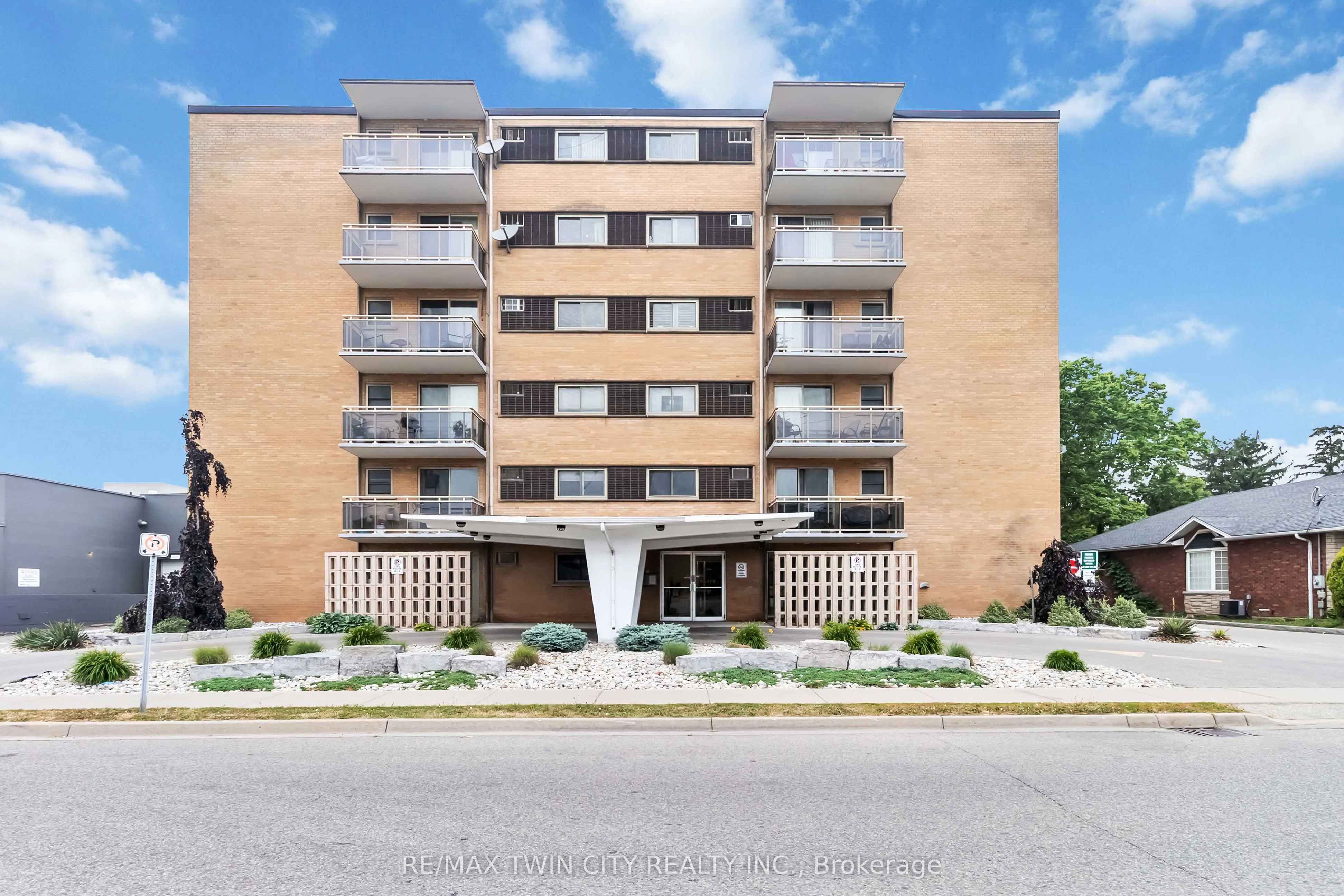 87 St George Street, #604