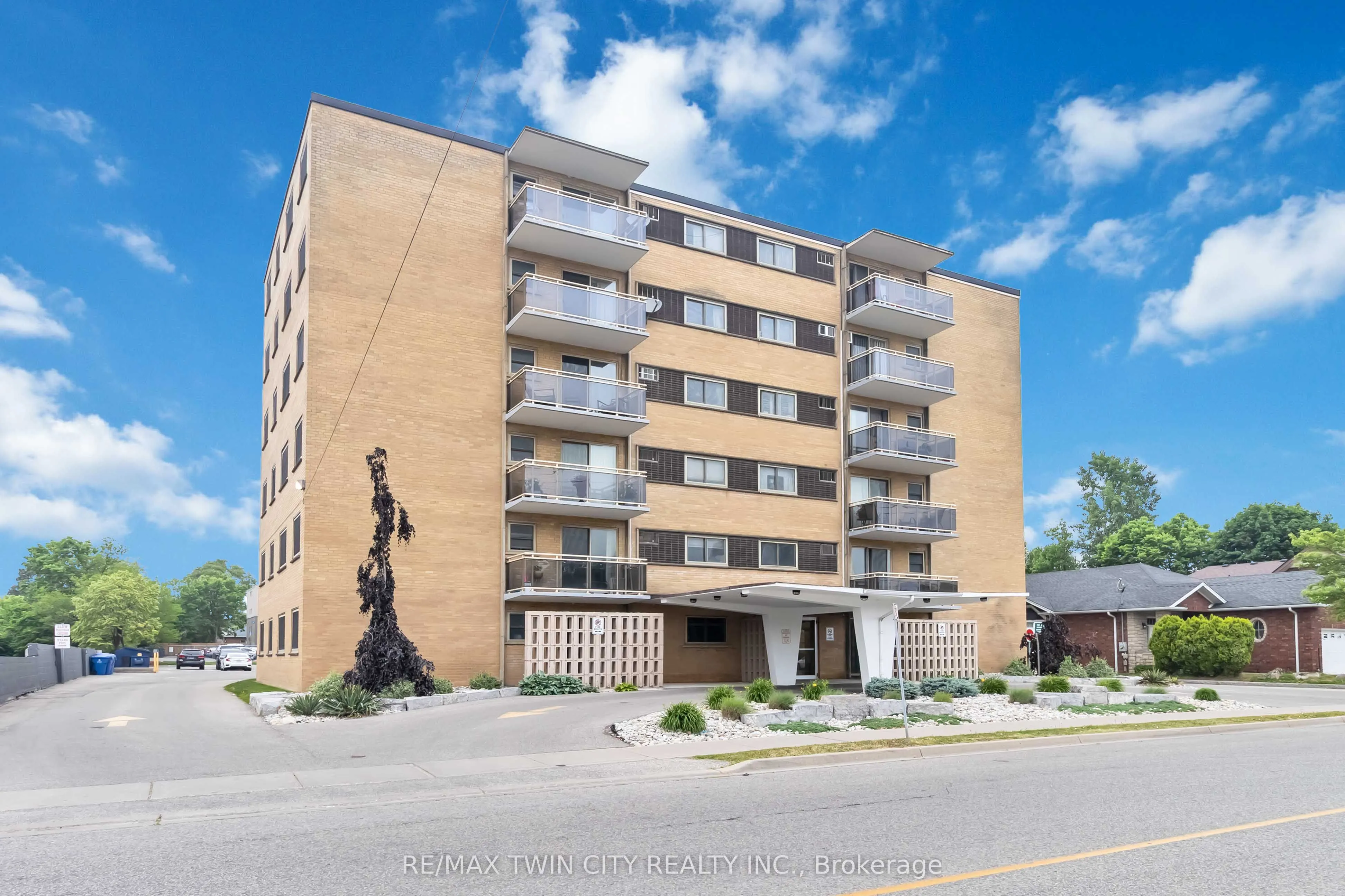 87 St George Street, #604