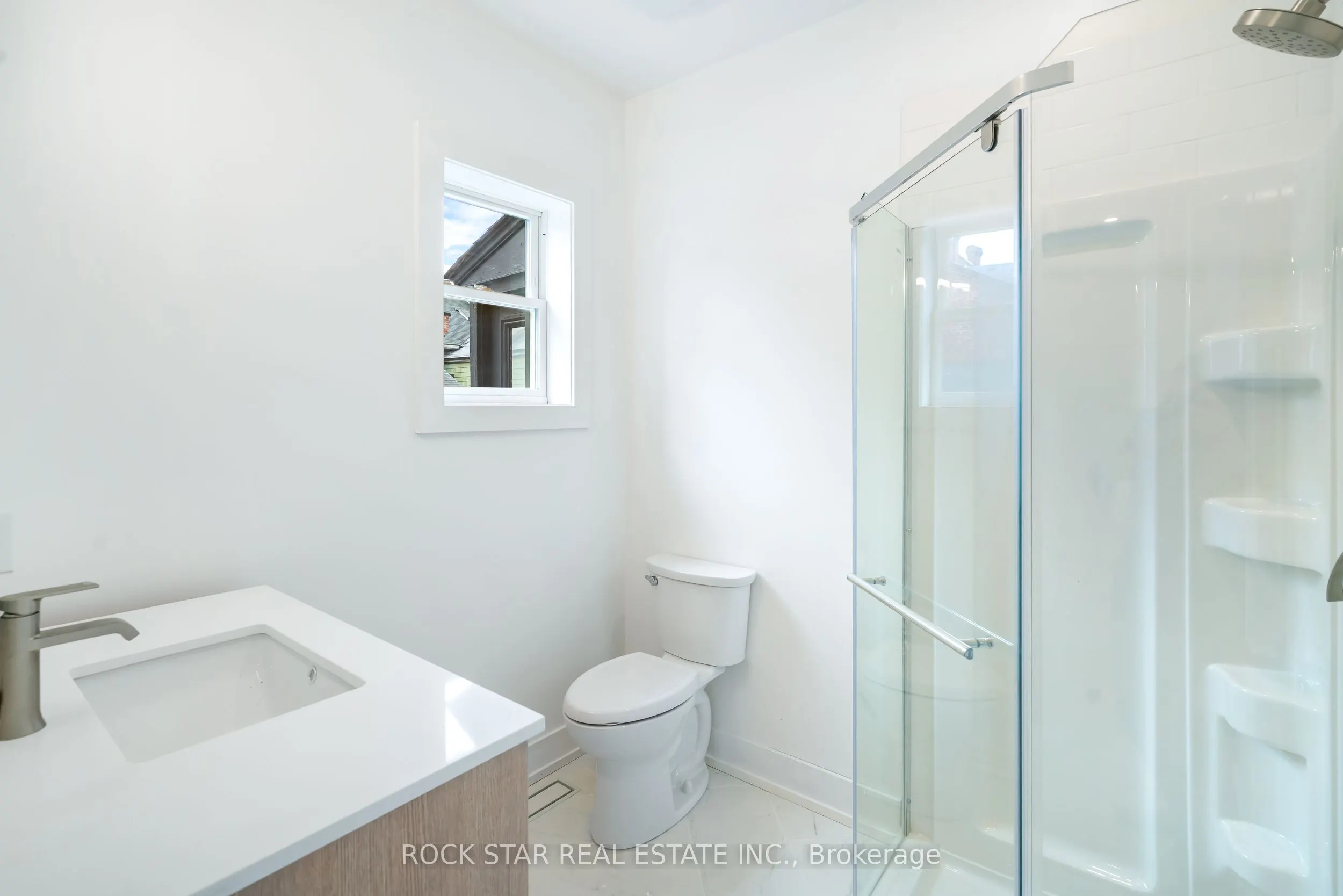42 Ray Street S