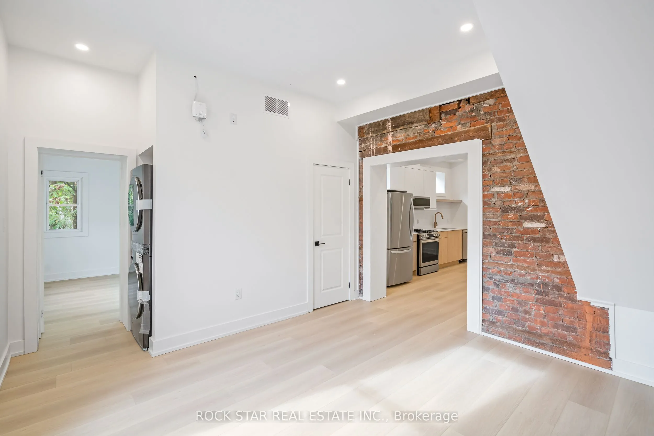42 Ray Street S