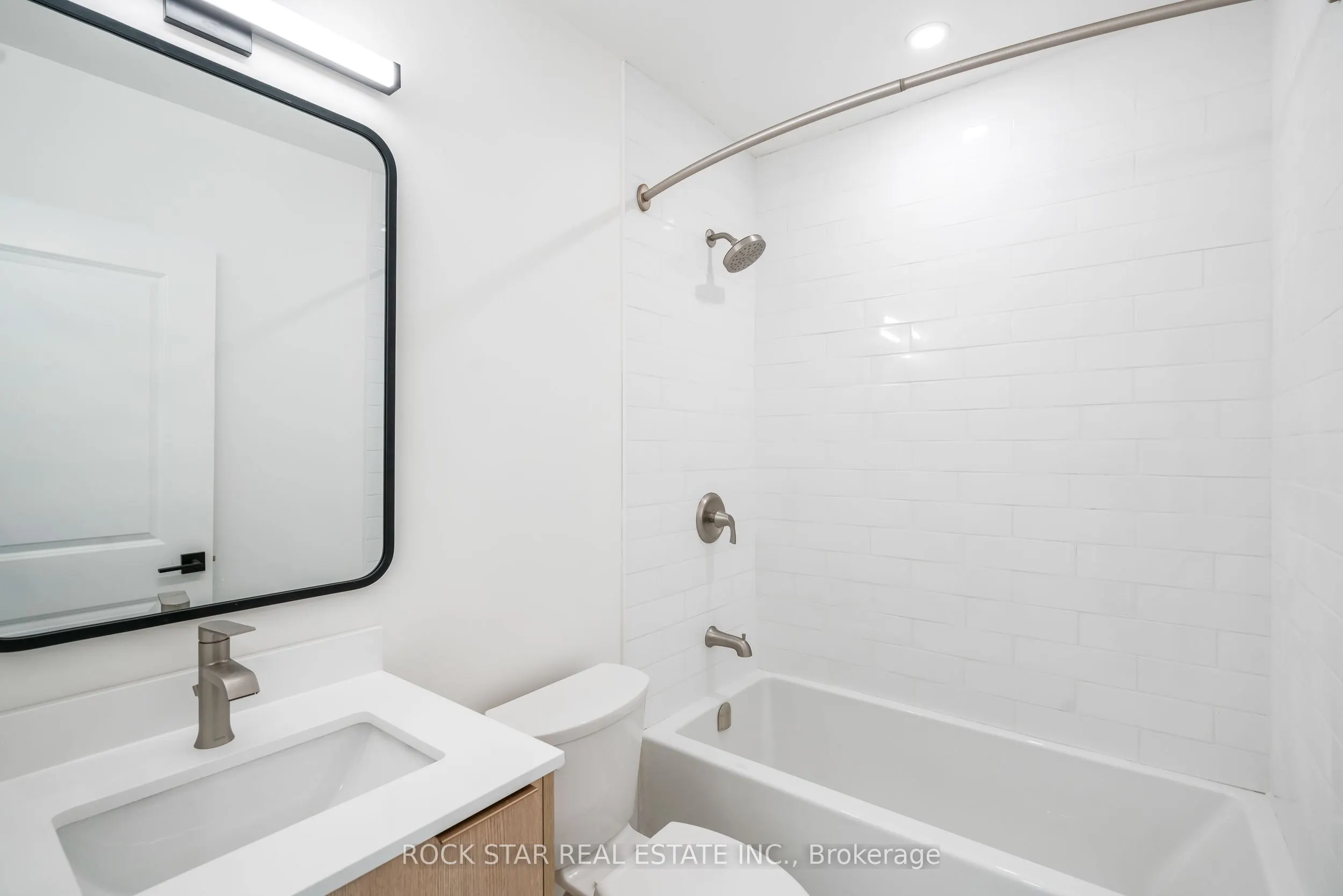 42 Ray Street S