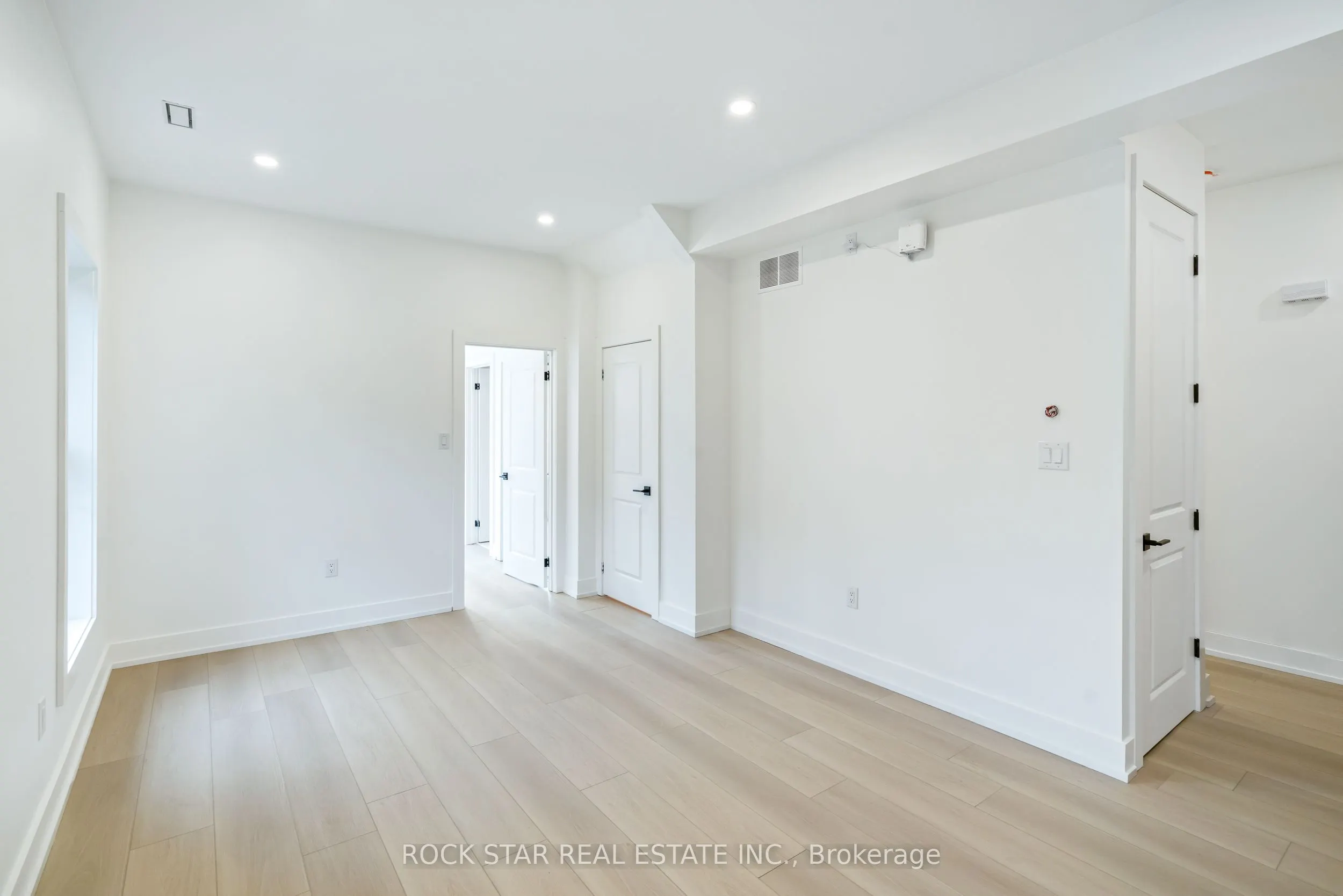 42 Ray Street S