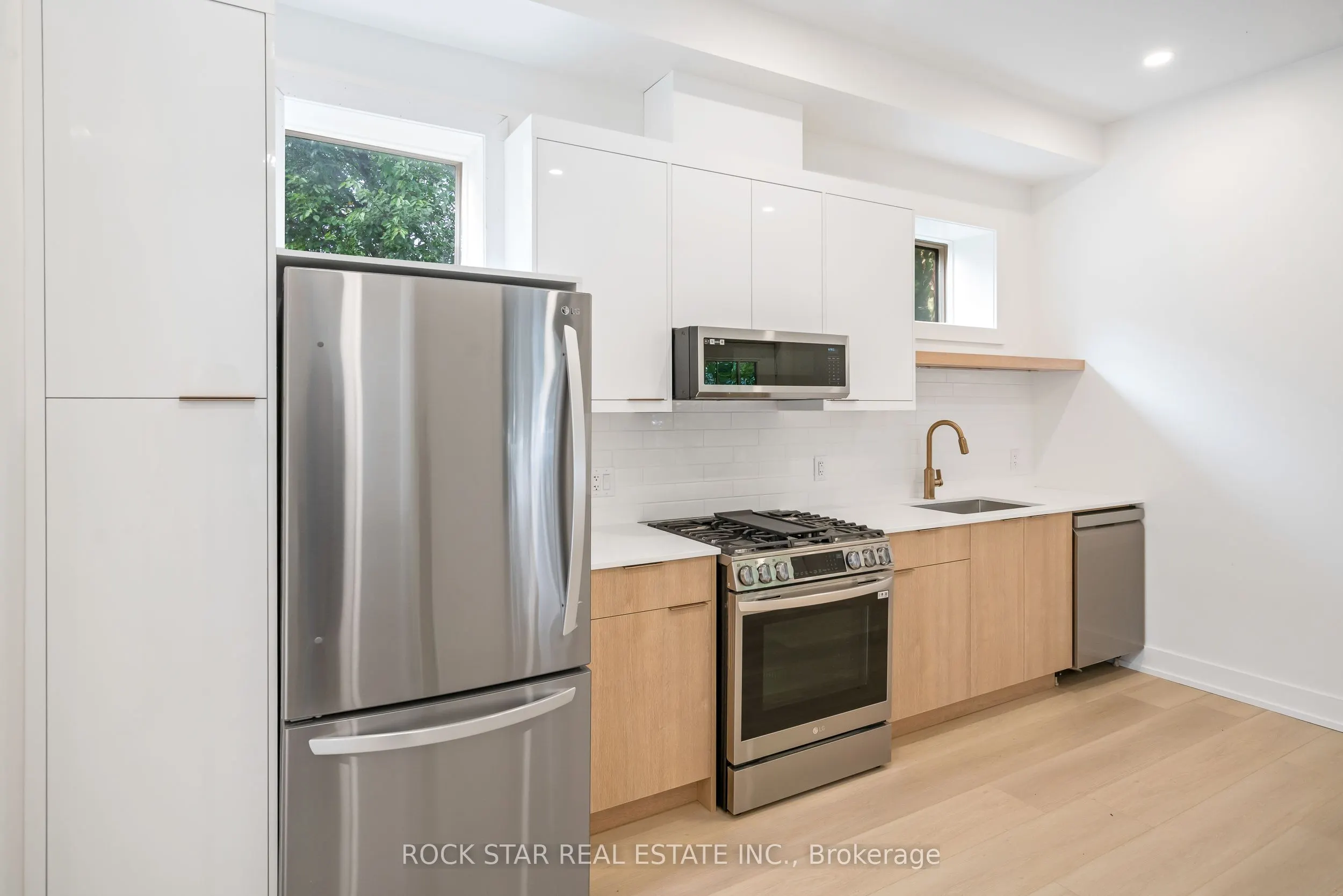 42 Ray Street S