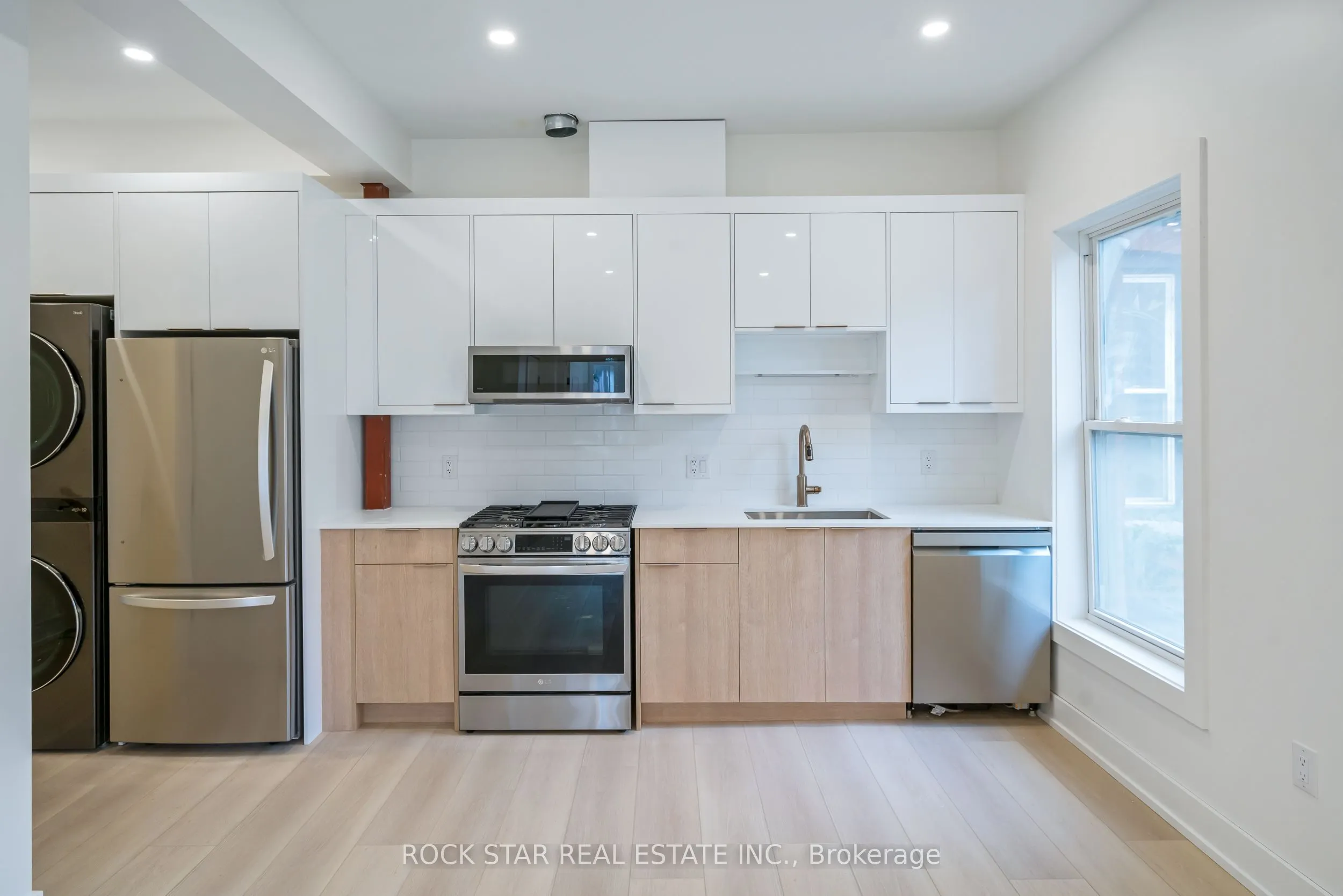 42 Ray Street S