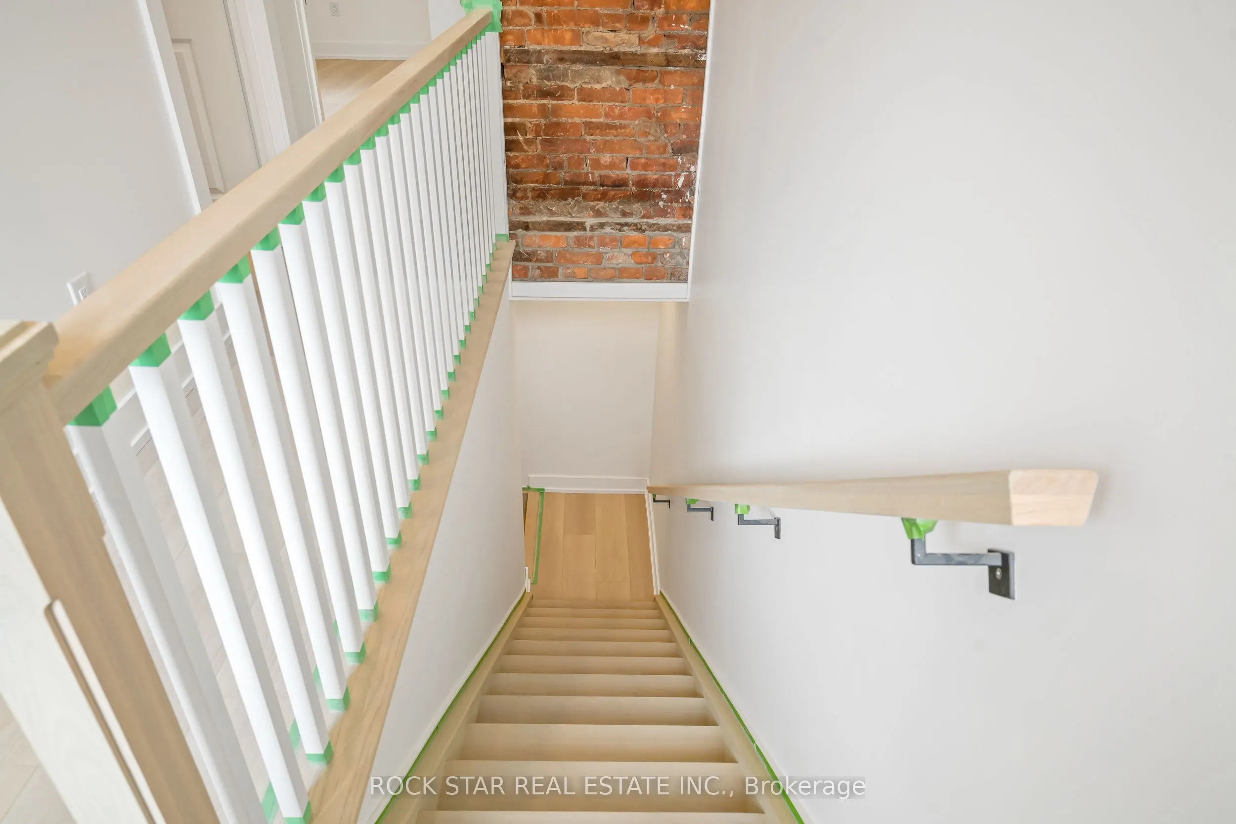 42 Ray Street S