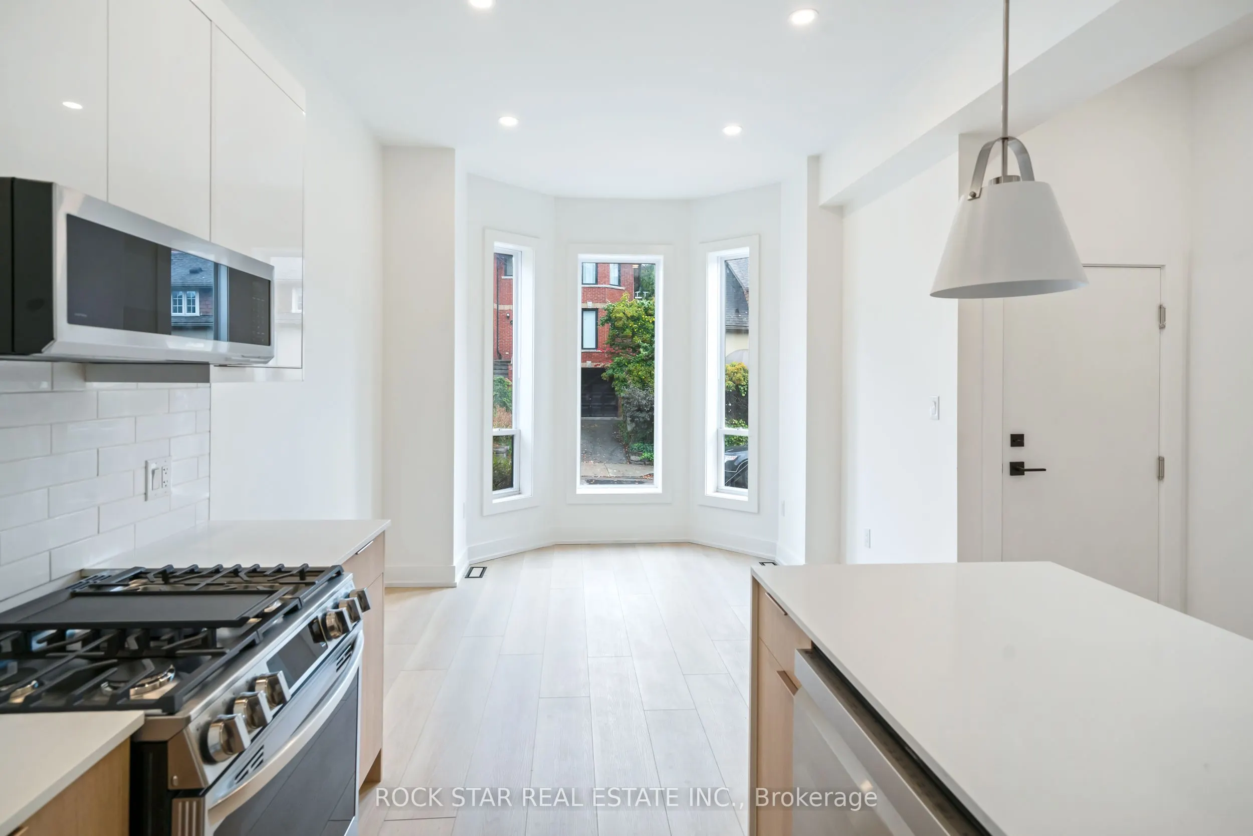 42 Ray Street S