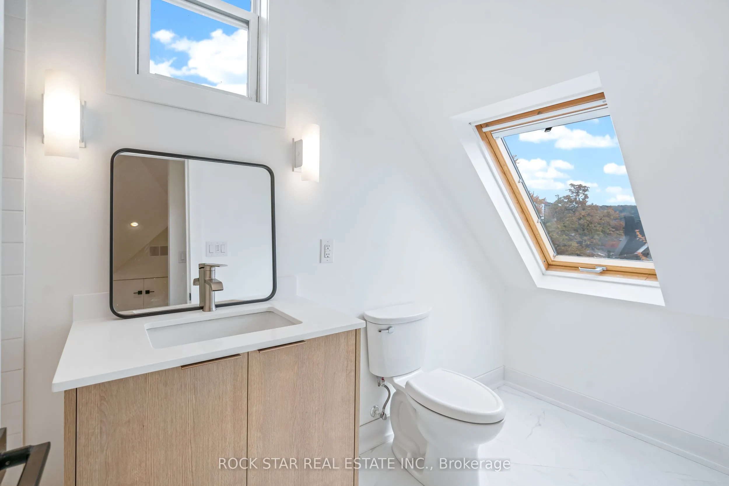 42 Ray Street S
