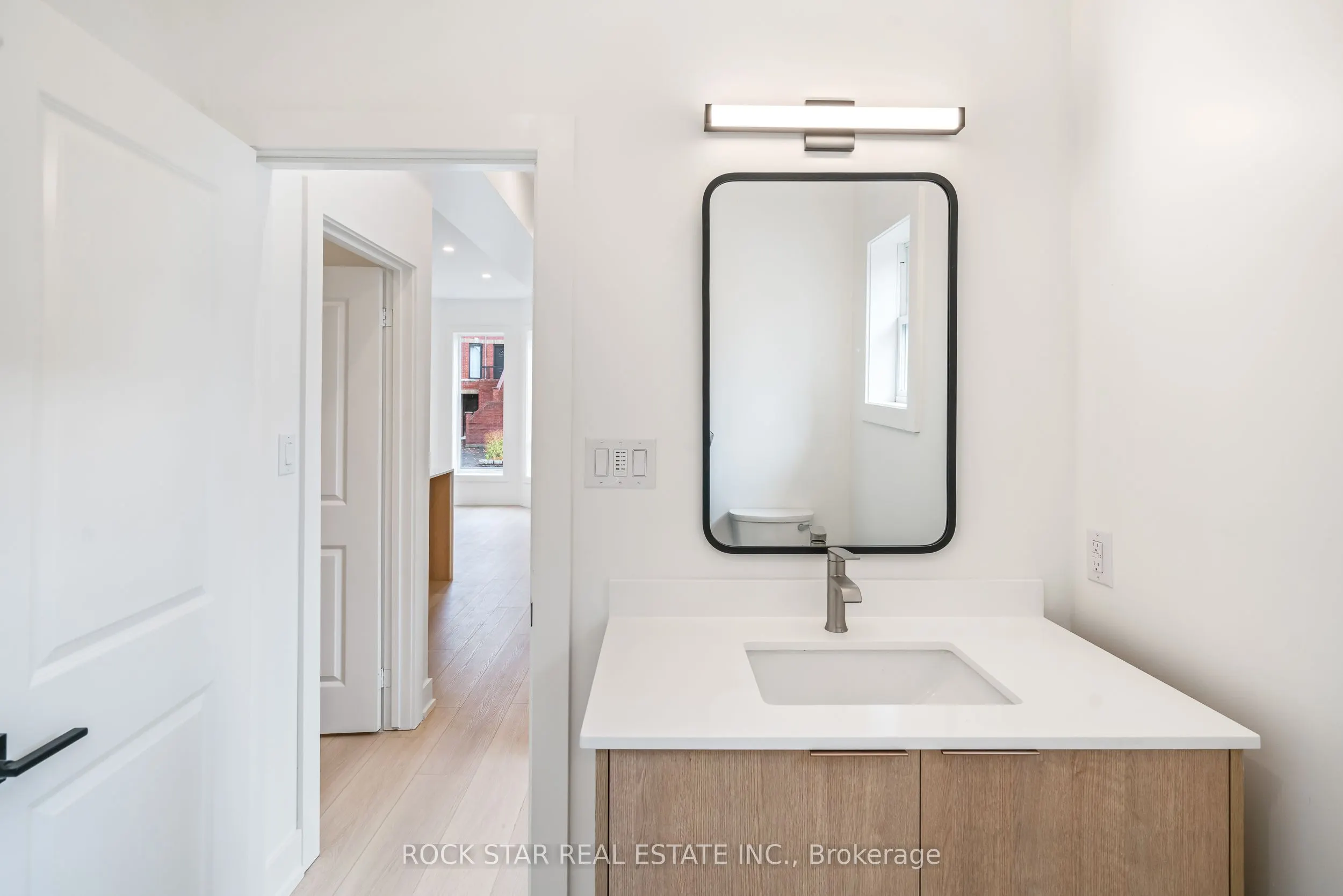 42 Ray Street S