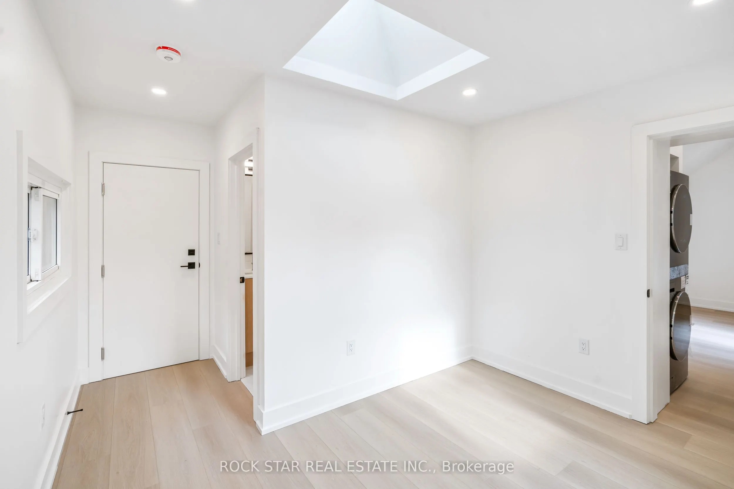 42 Ray Street S