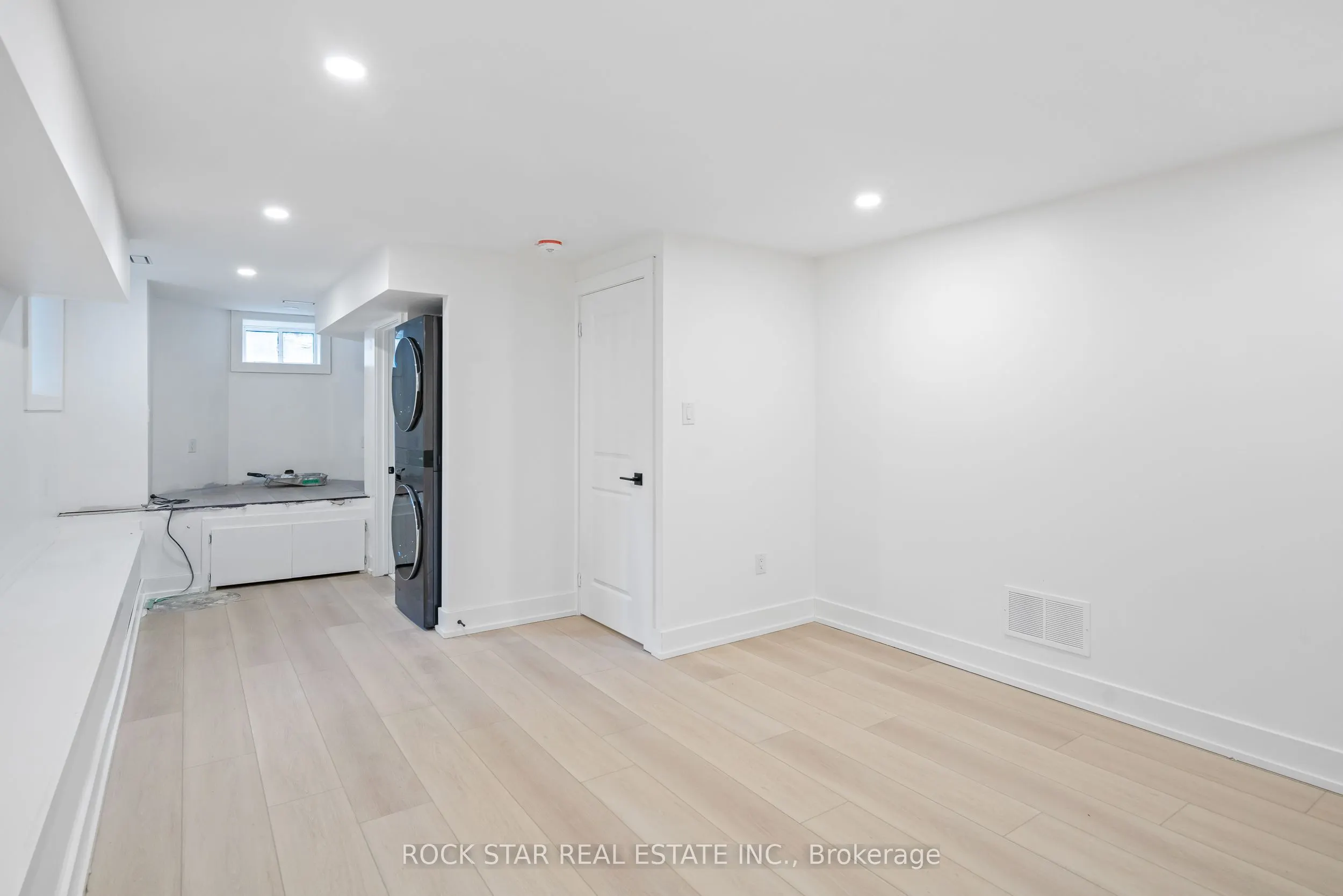 42 Ray Street S