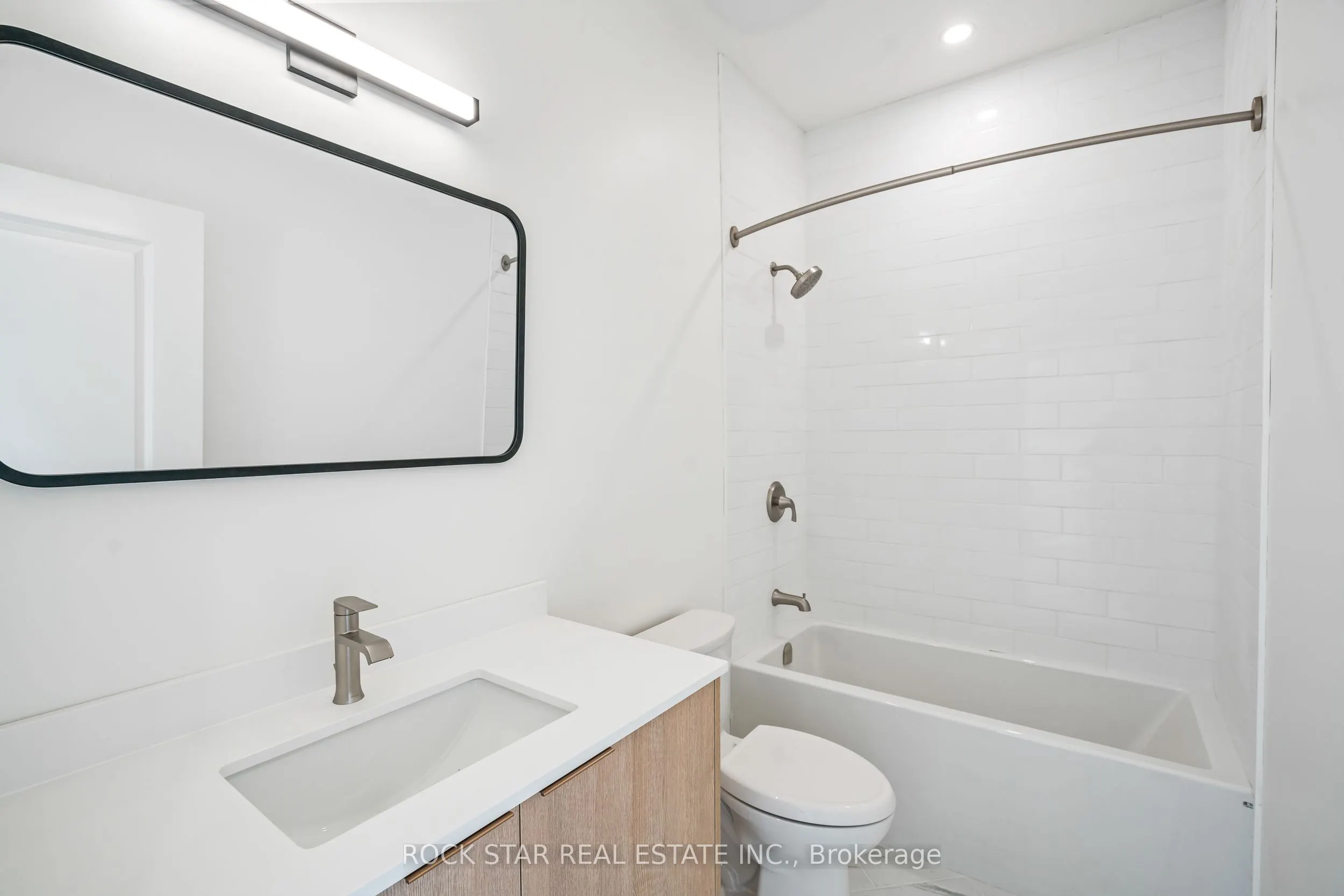 42 Ray Street S