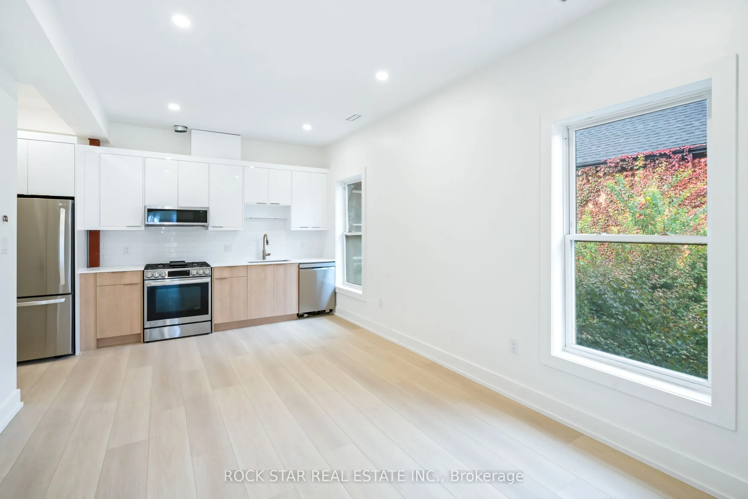 42 Ray Street S
