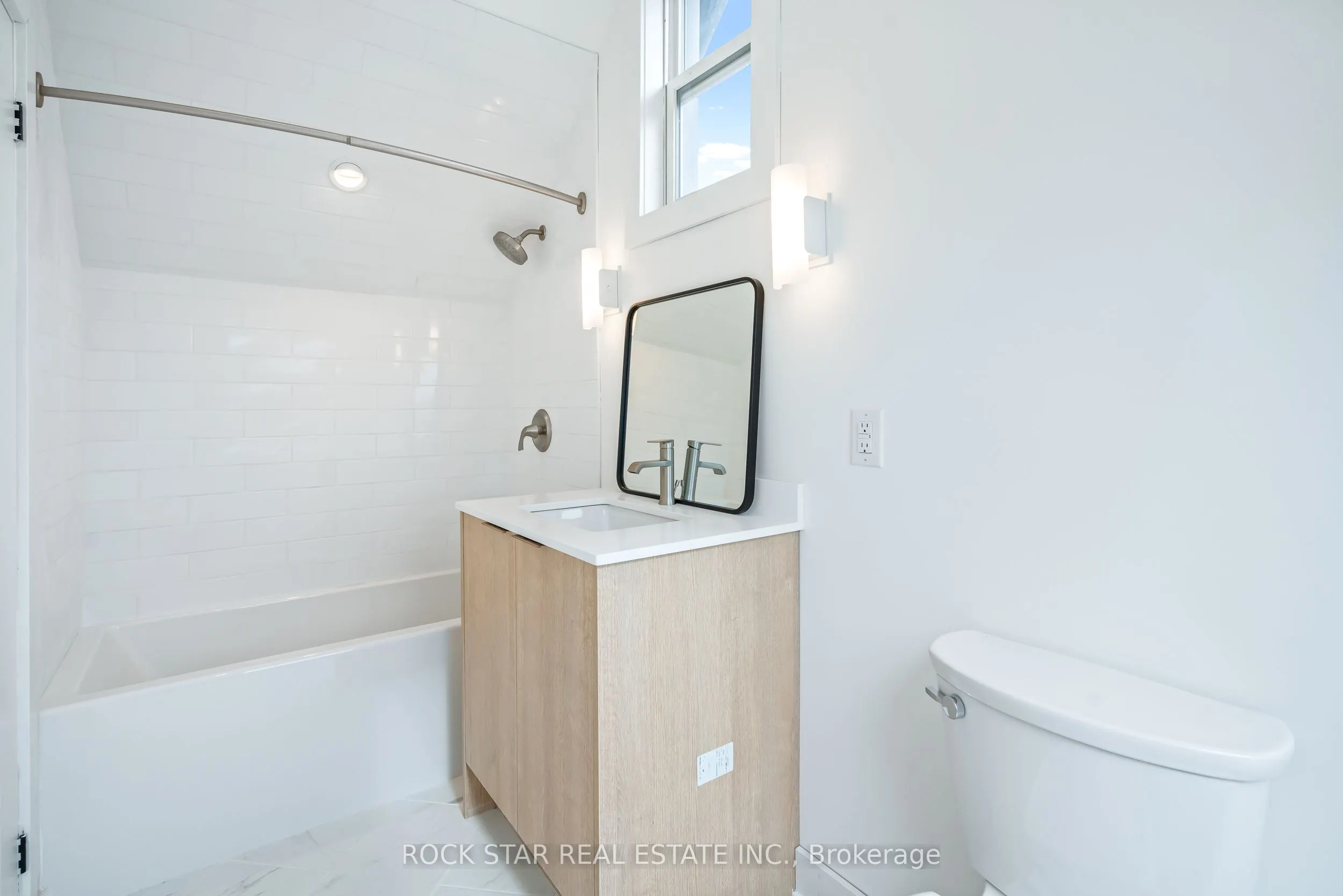 42 Ray Street S