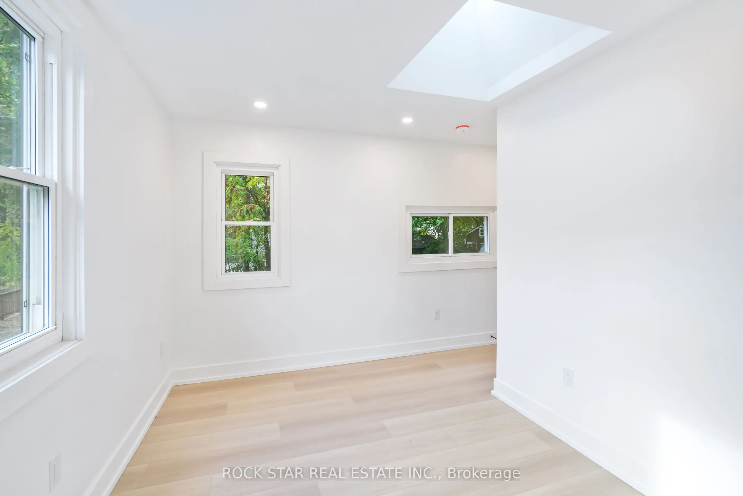 42 Ray Street S
