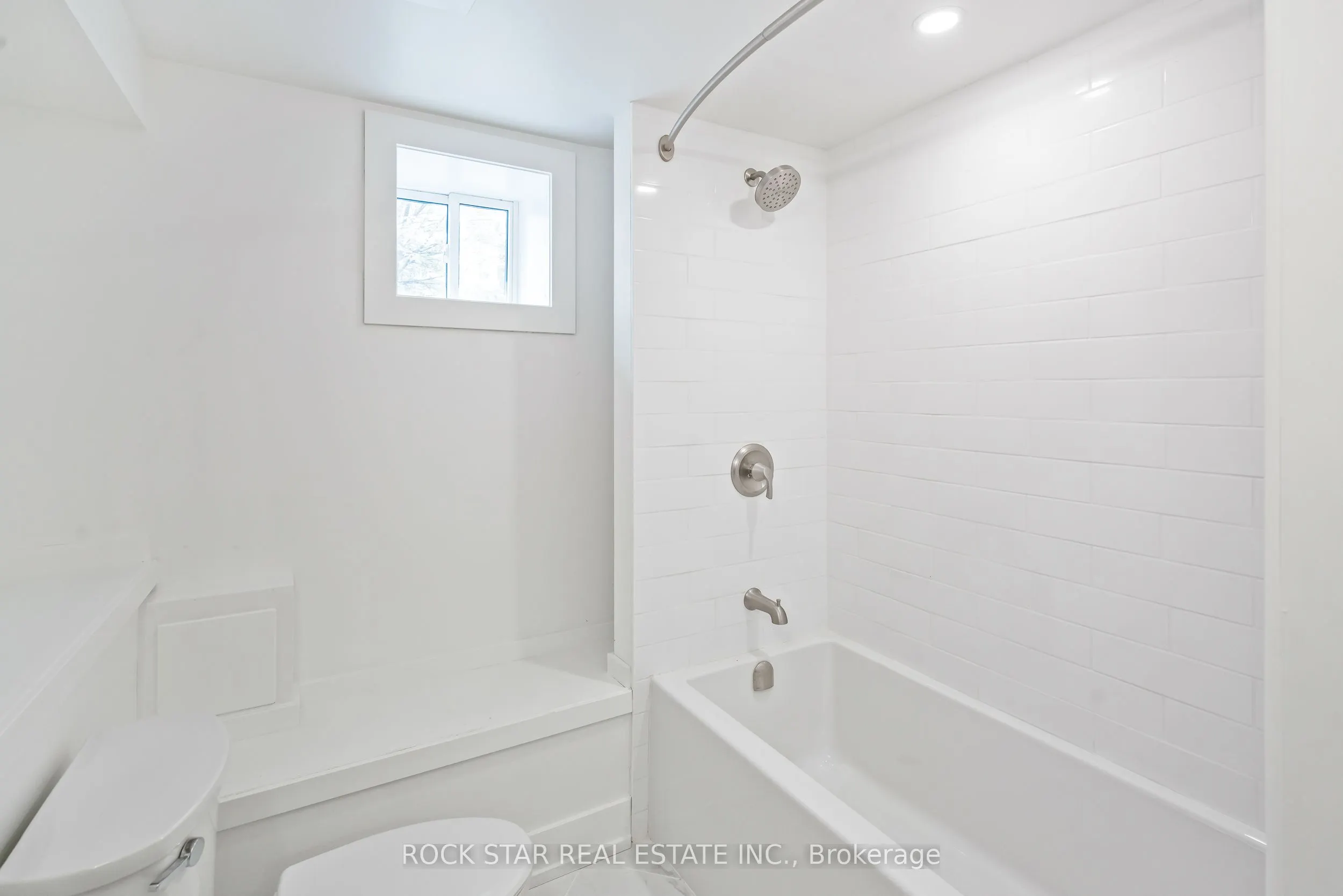42 Ray Street S