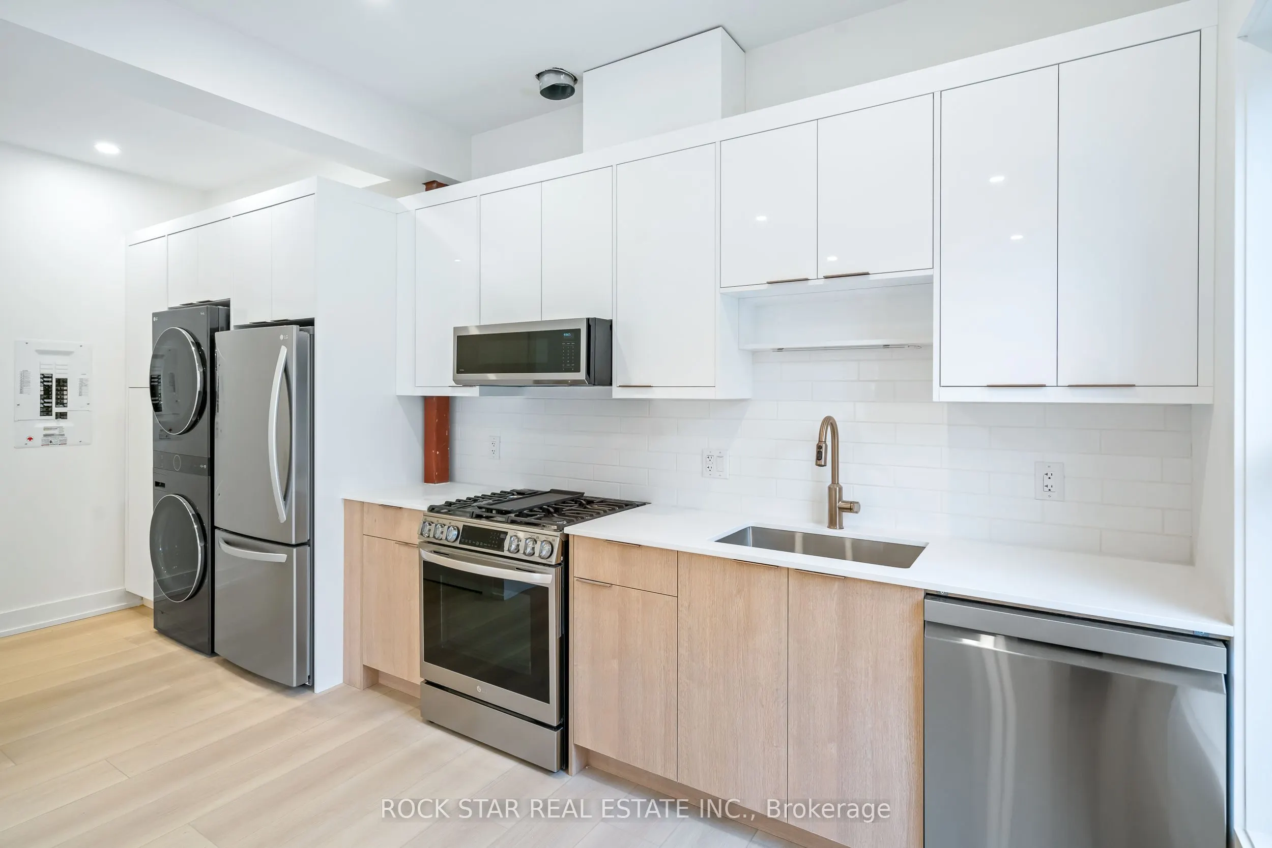 42 Ray Street S