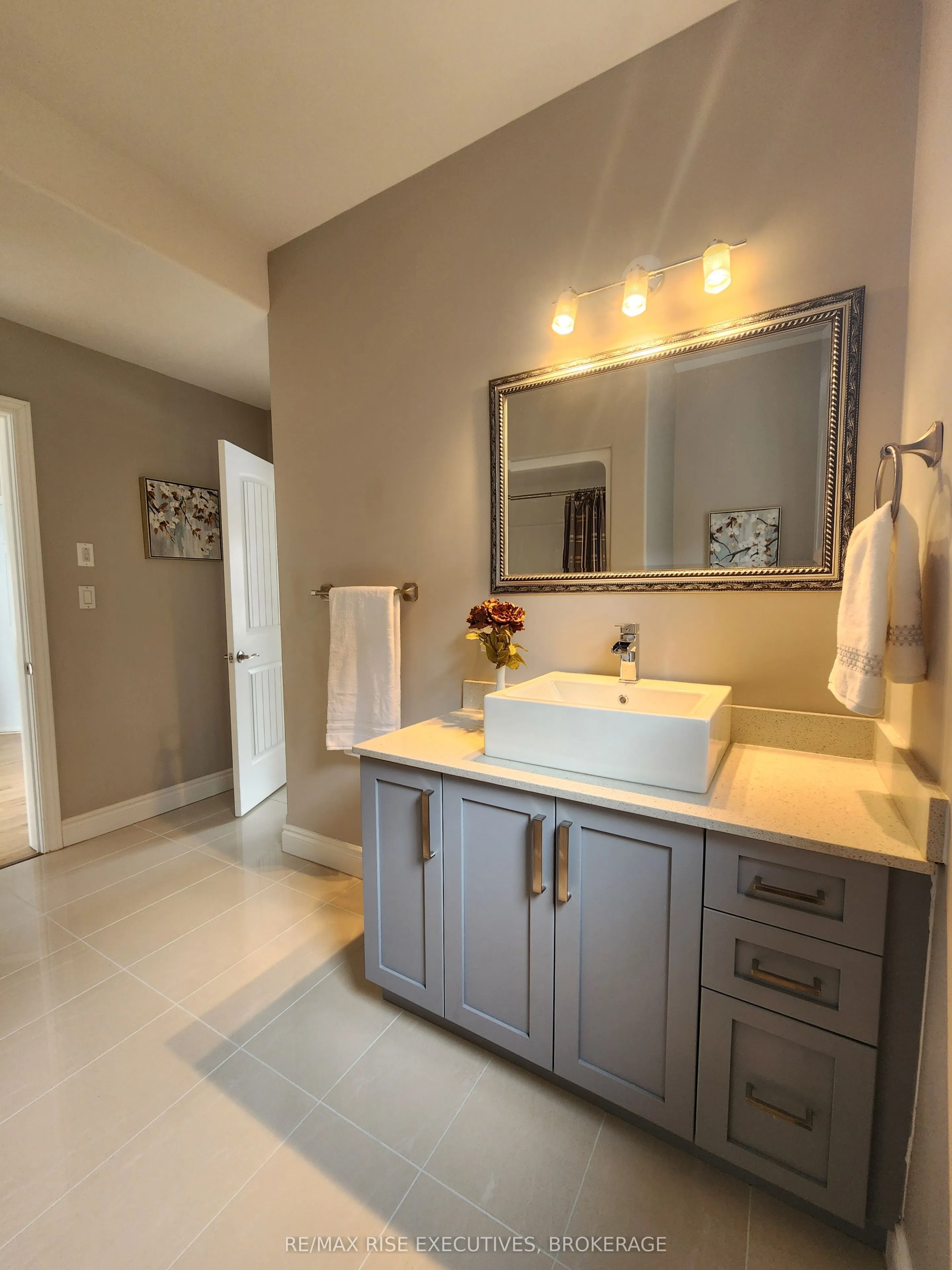 734 Kananaskis Drive
