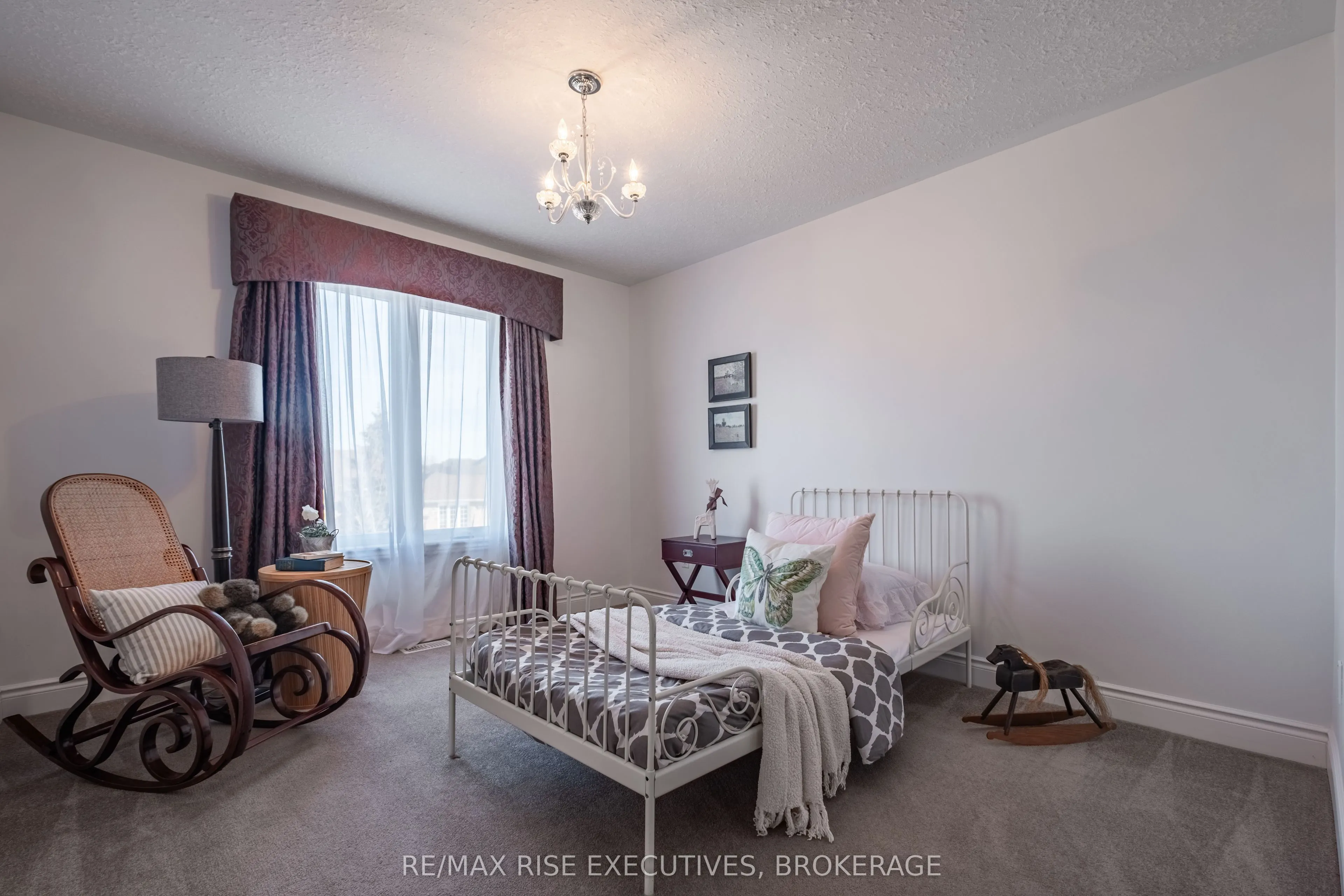 734 Kananaskis Drive