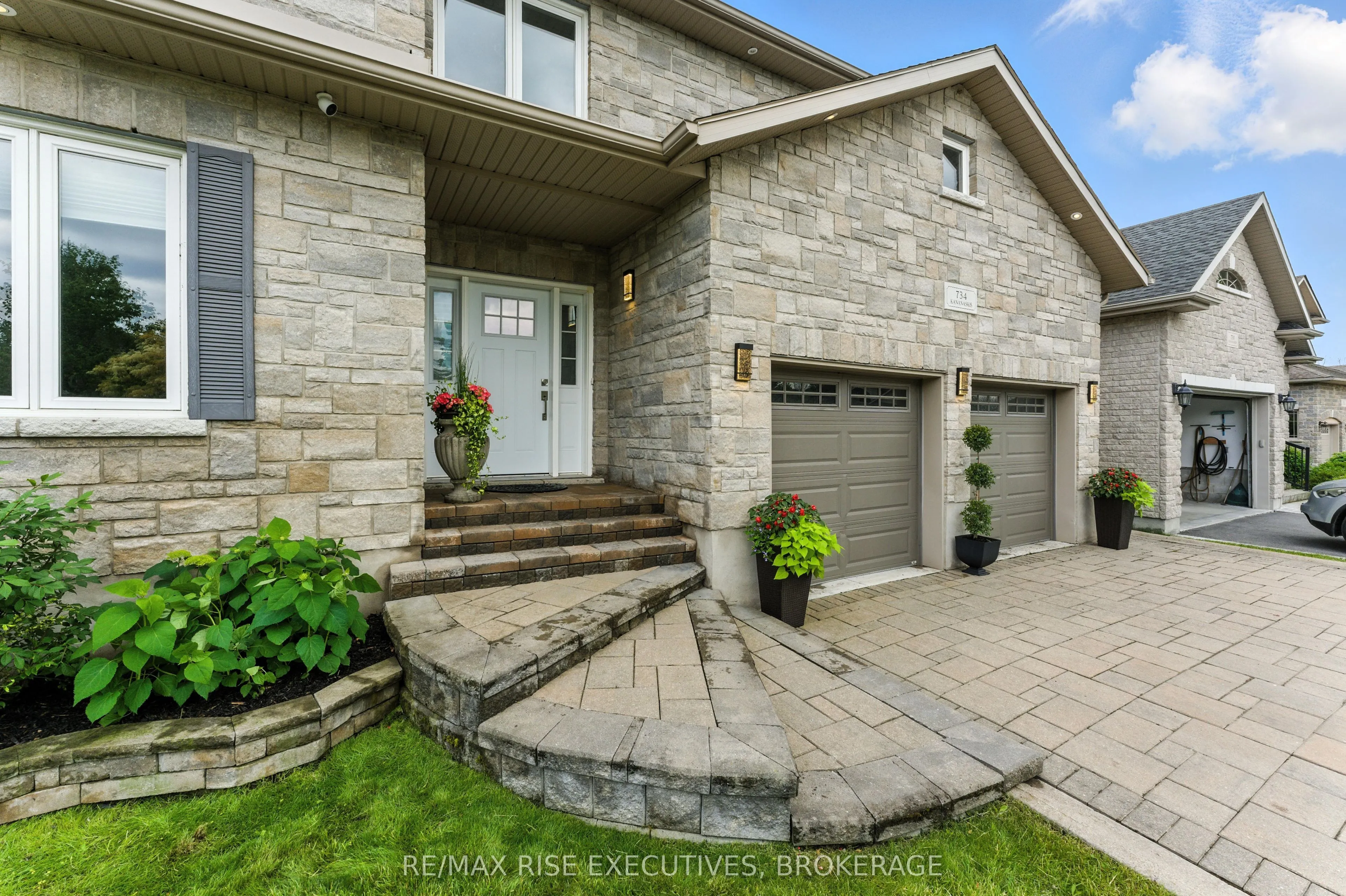 734 Kananaskis Drive