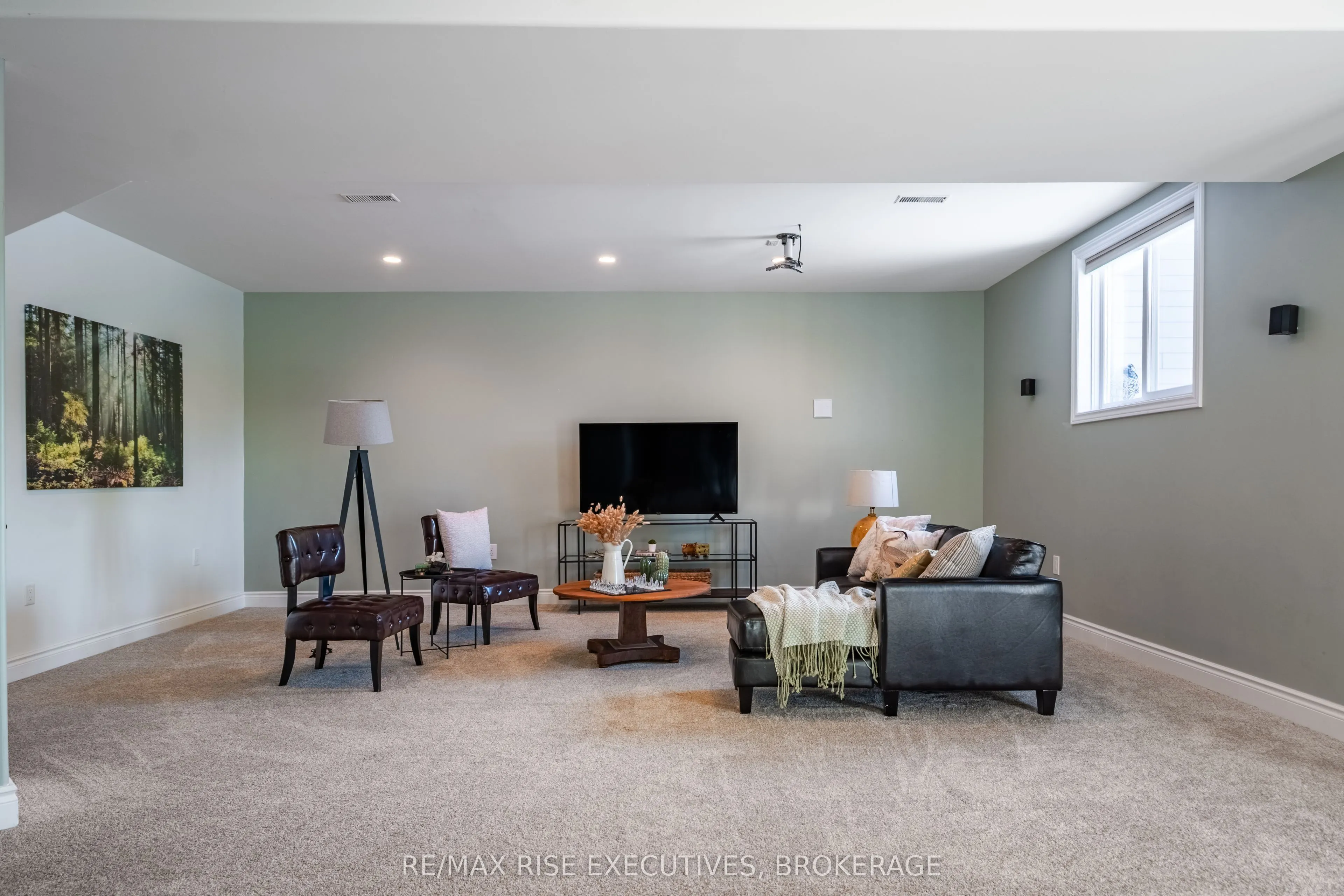 734 Kananaskis Drive