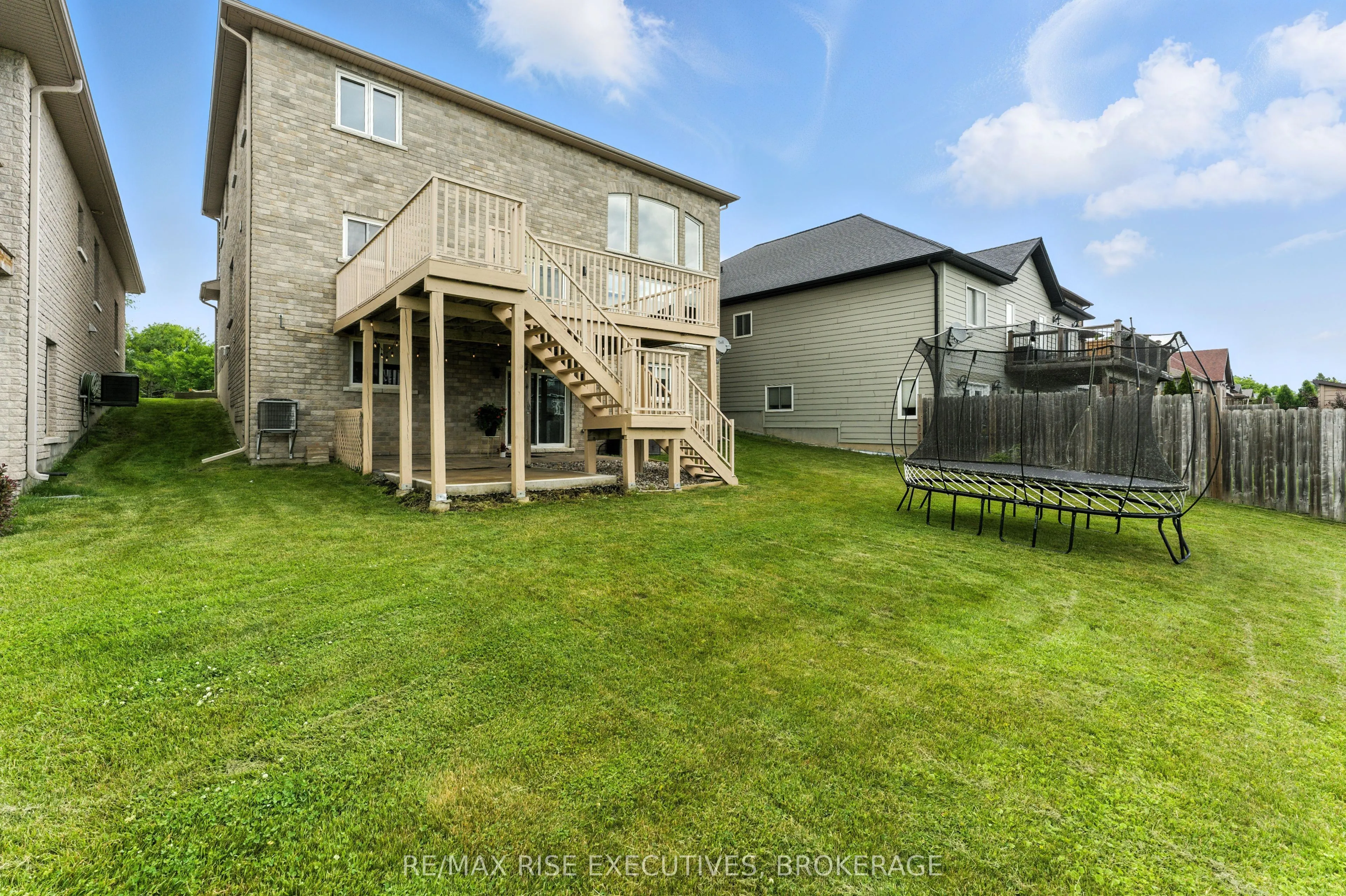 734 Kananaskis Drive