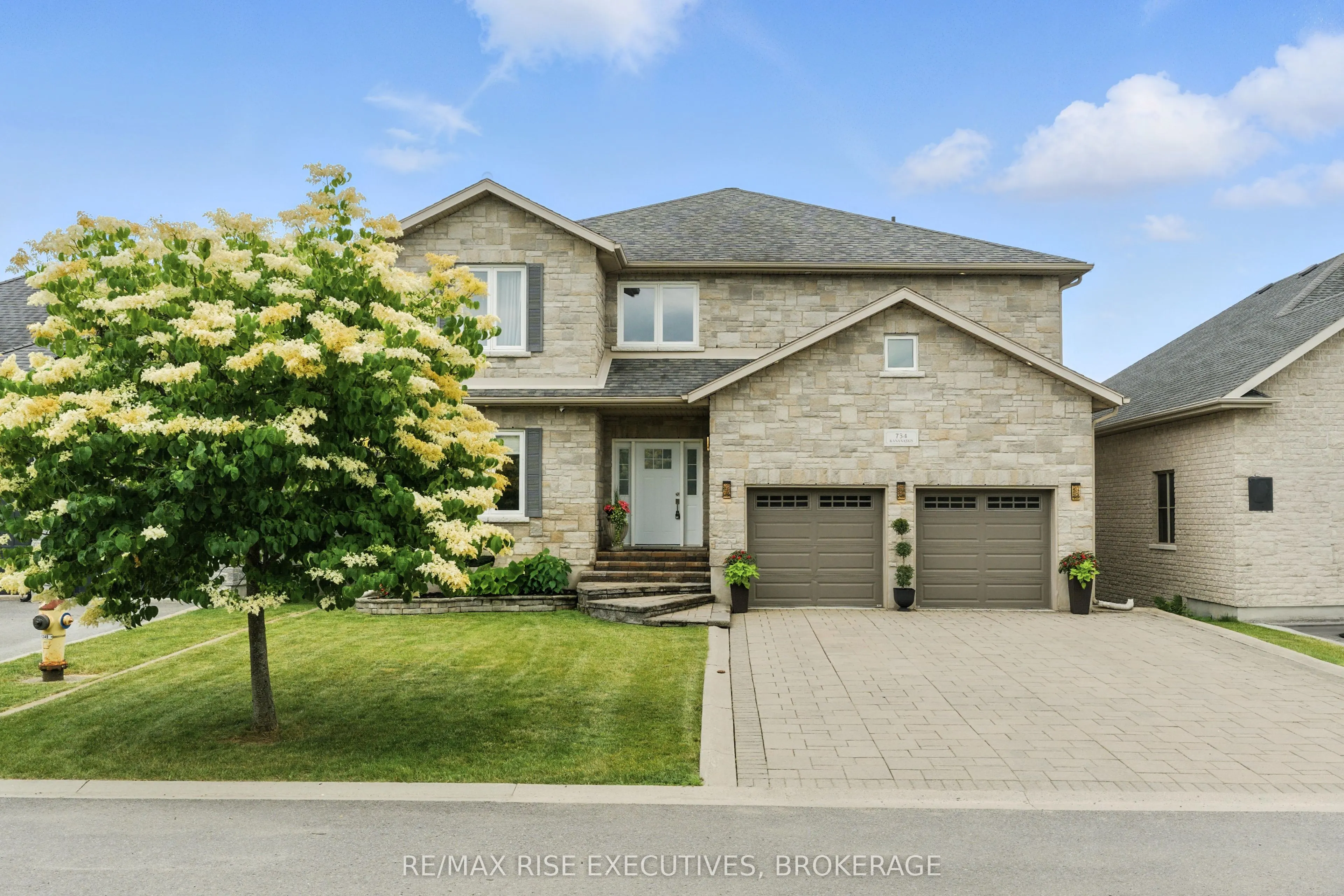 734 Kananaskis Drive