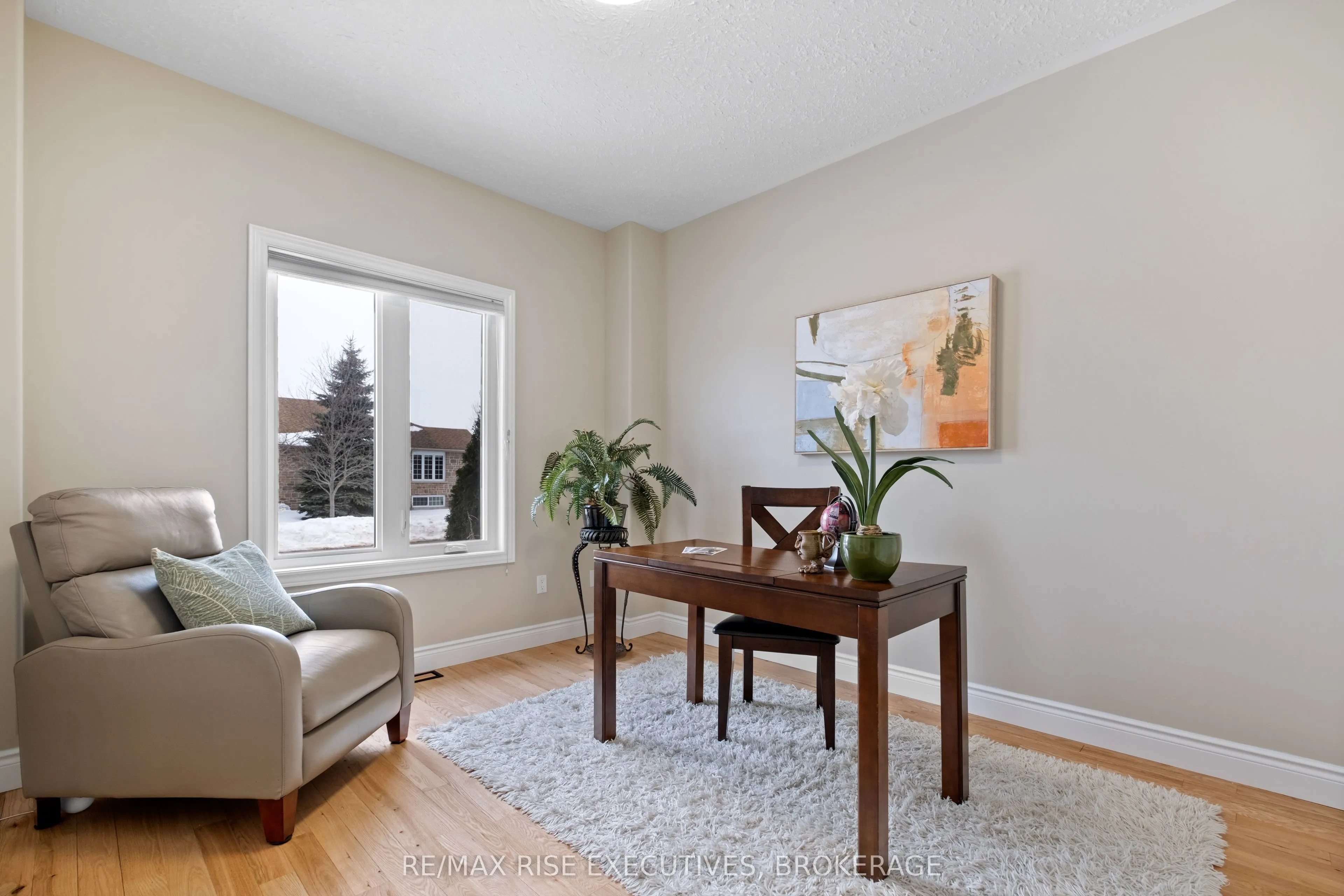 734 Kananaskis Drive