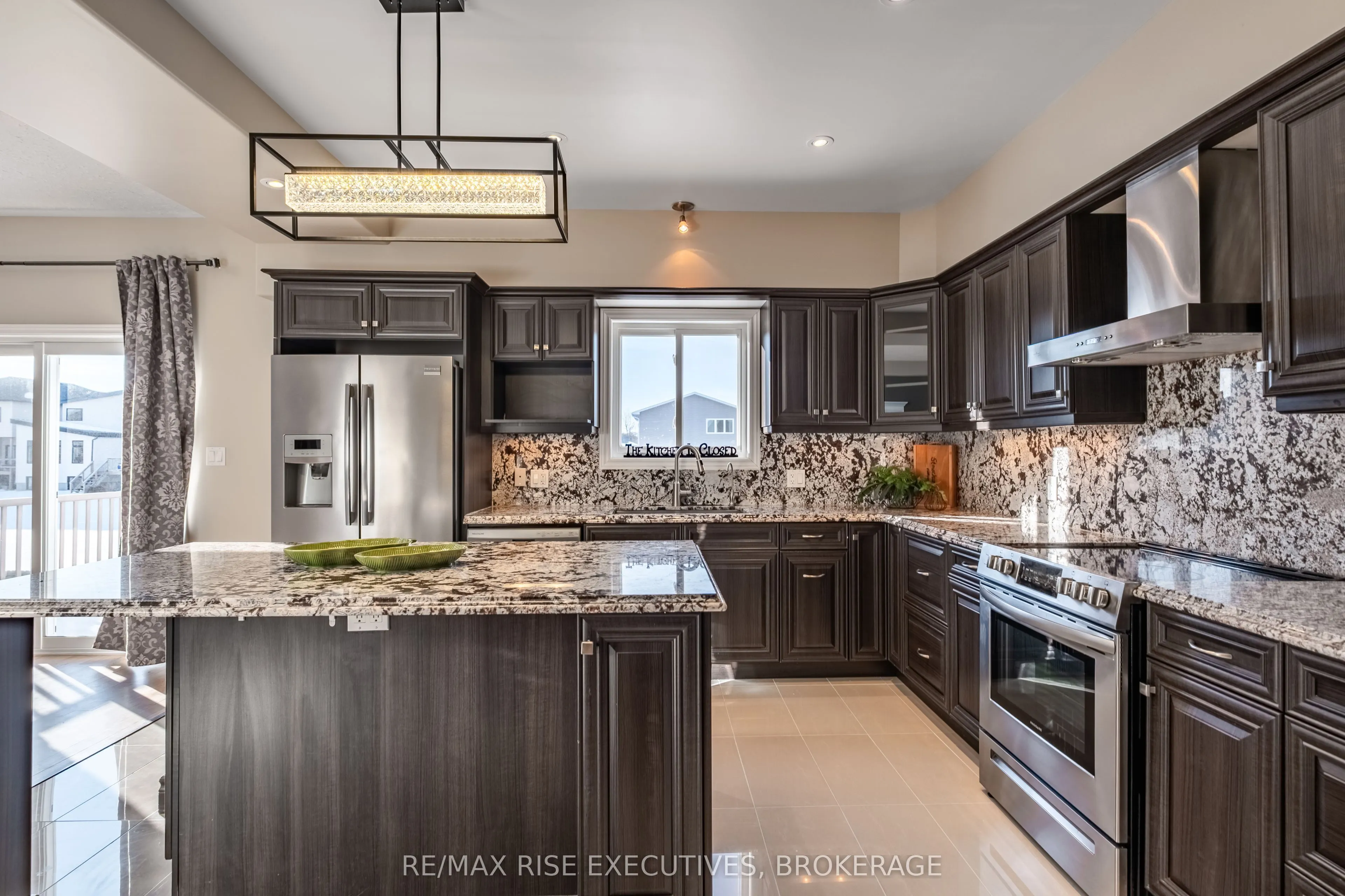 734 Kananaskis Drive